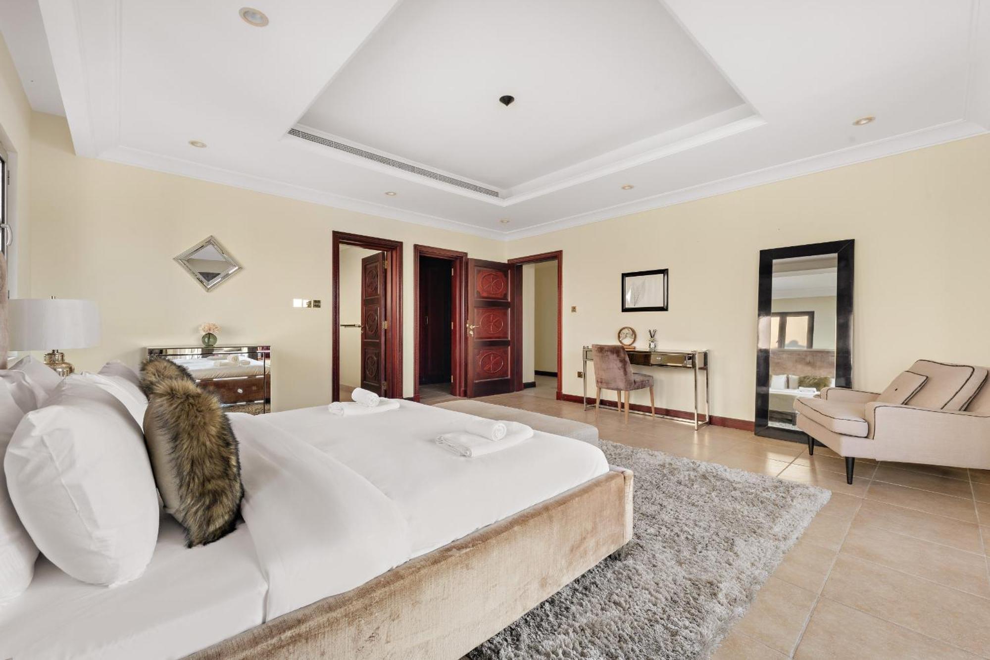 Vayk - Iconic 5 Bedroom On The Palm With Private Pool Holiday home *