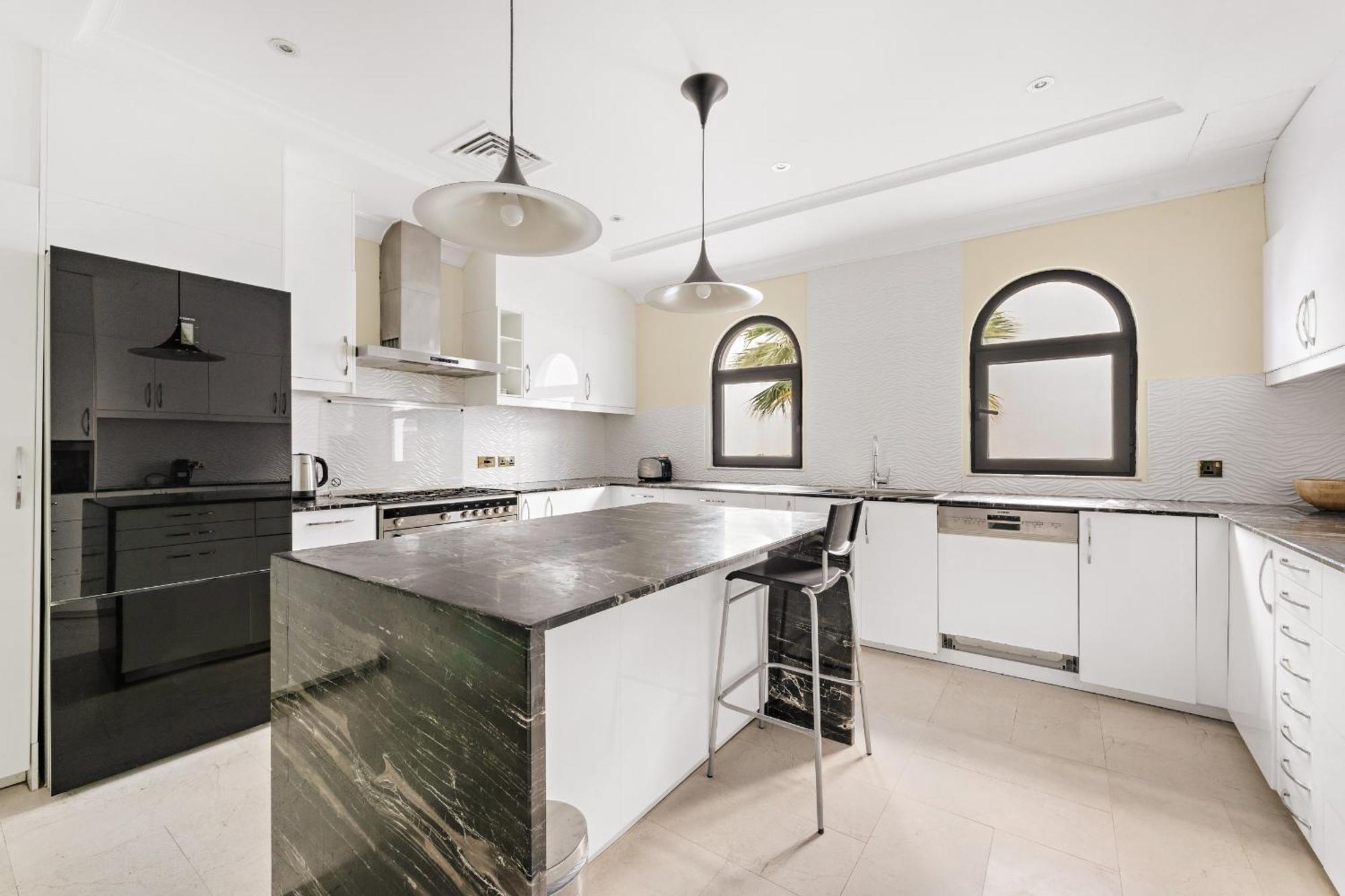 Vayk - Iconic 5 Bedroom On The Palm With Private Pool Holiday home Dubai