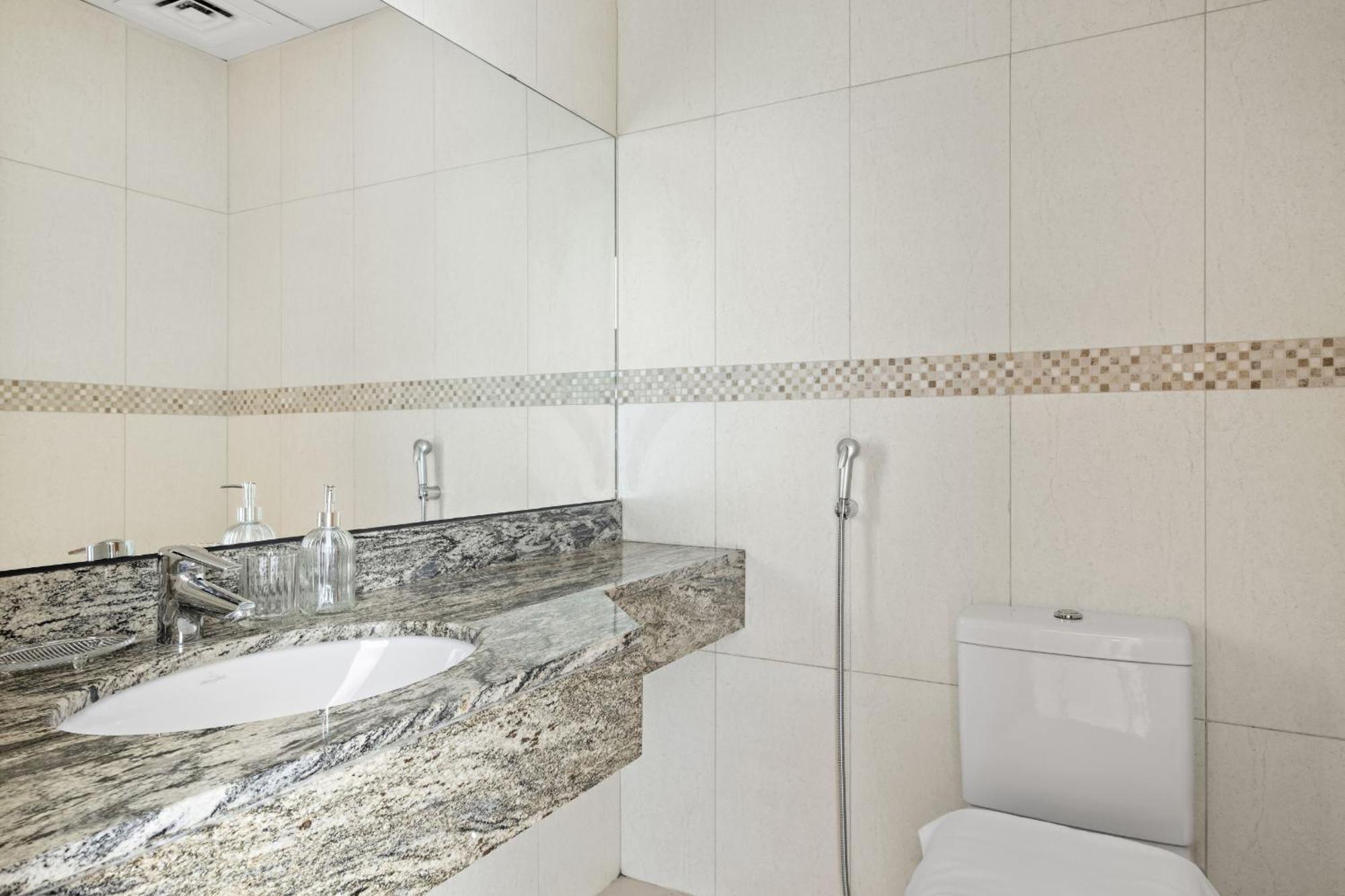 Vayk - Delightful 2 Bedroom In Jlt With Marina Views *