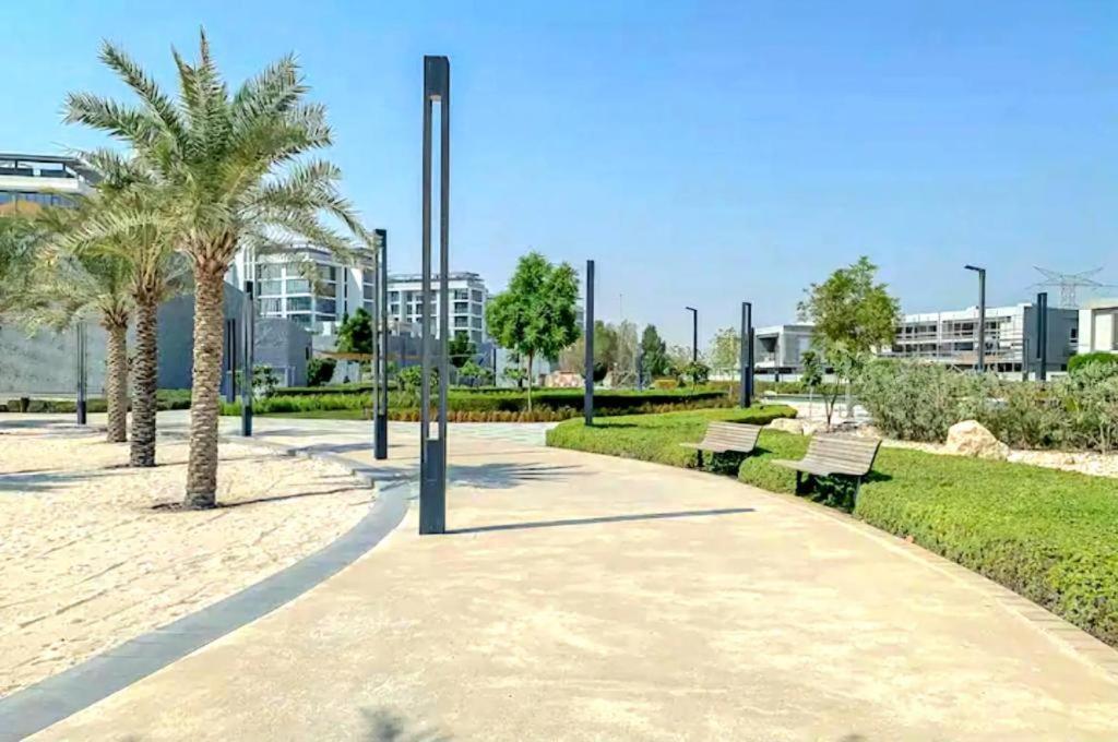 Luxury 1br With Aquatic View, District One