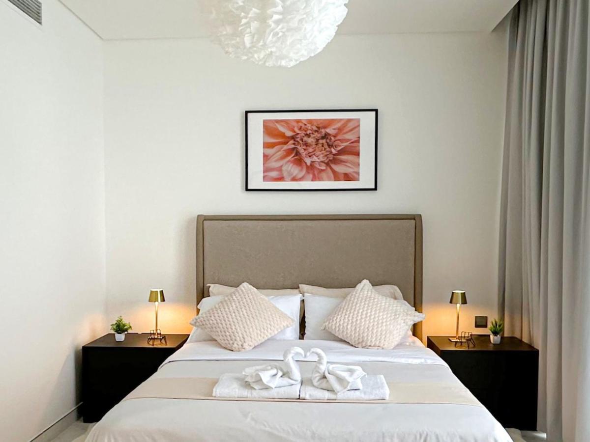 Luxury 1br With Aquatic View, District One
