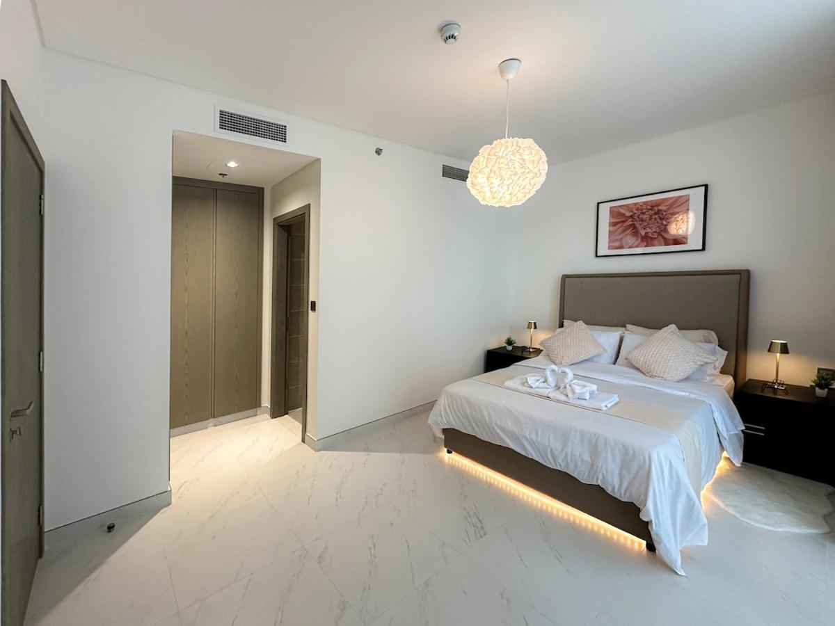 Apartment Luxury 1br With Aquatic View, District One *