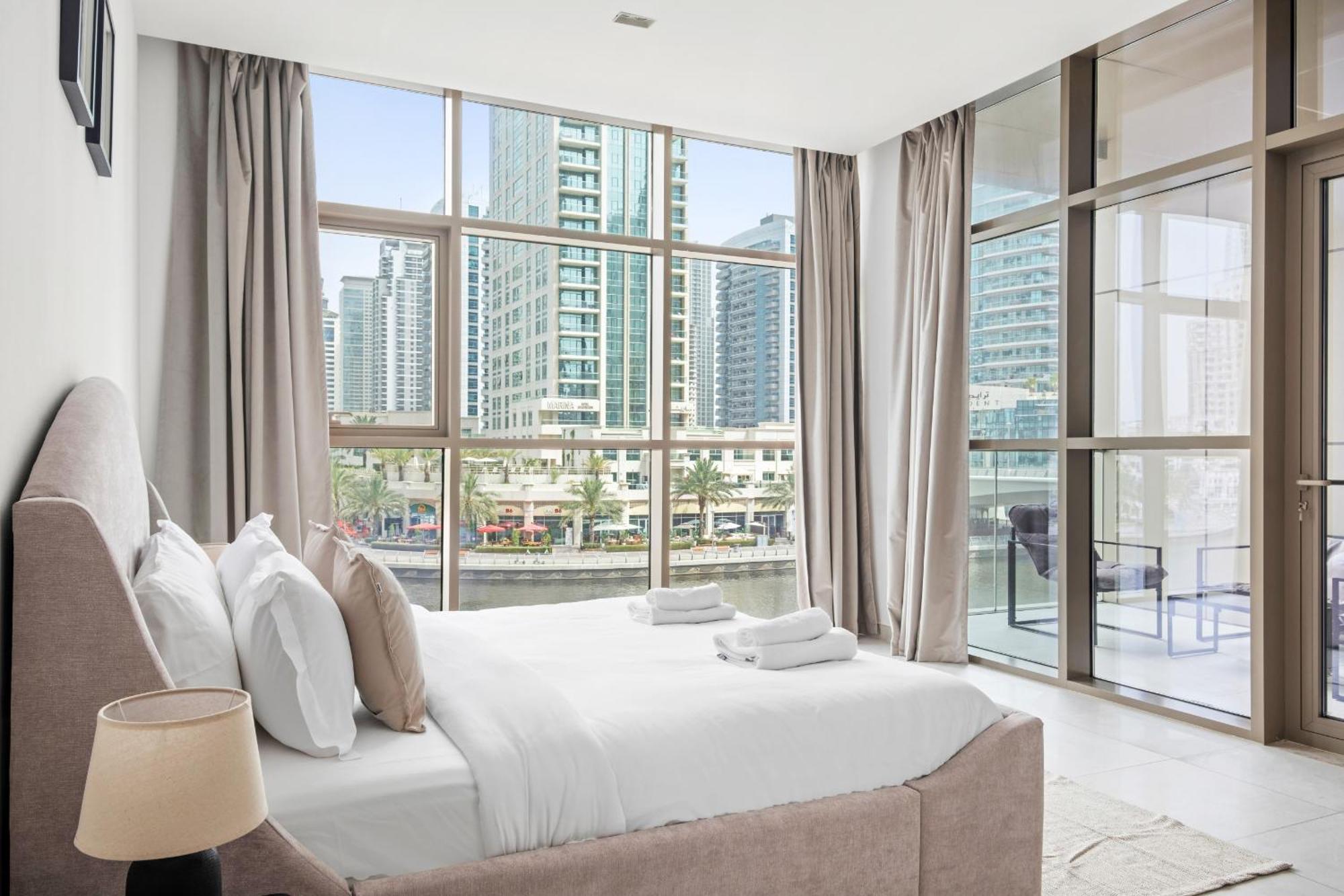 Vayk - Contemporary Marina-front In A Location Dubai