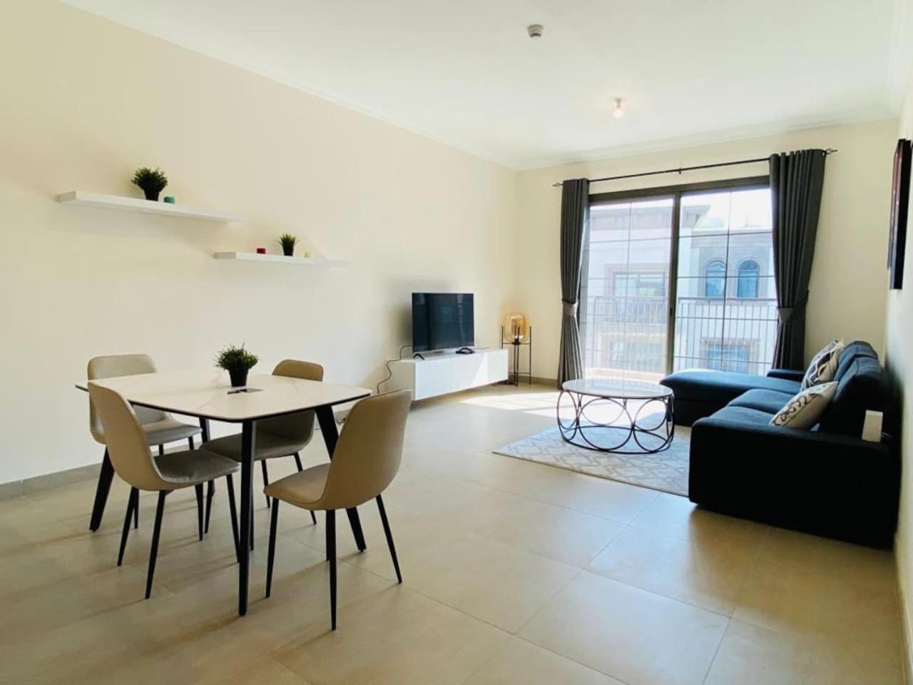 Spacious One-bedroom In Muhaisnah, *