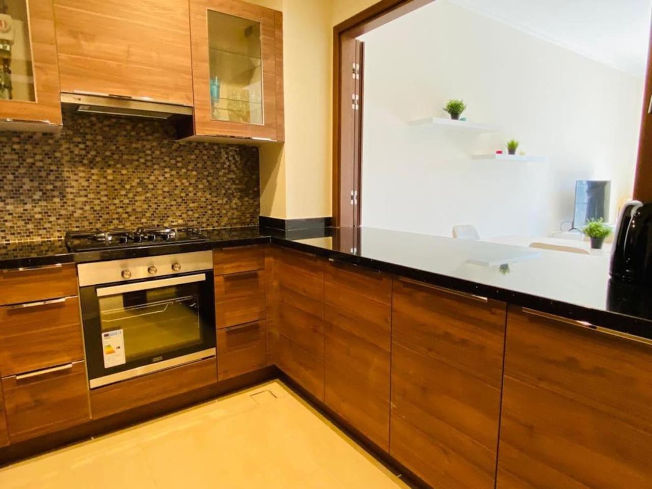 Spacious One-bedroom In Muhaisnah,