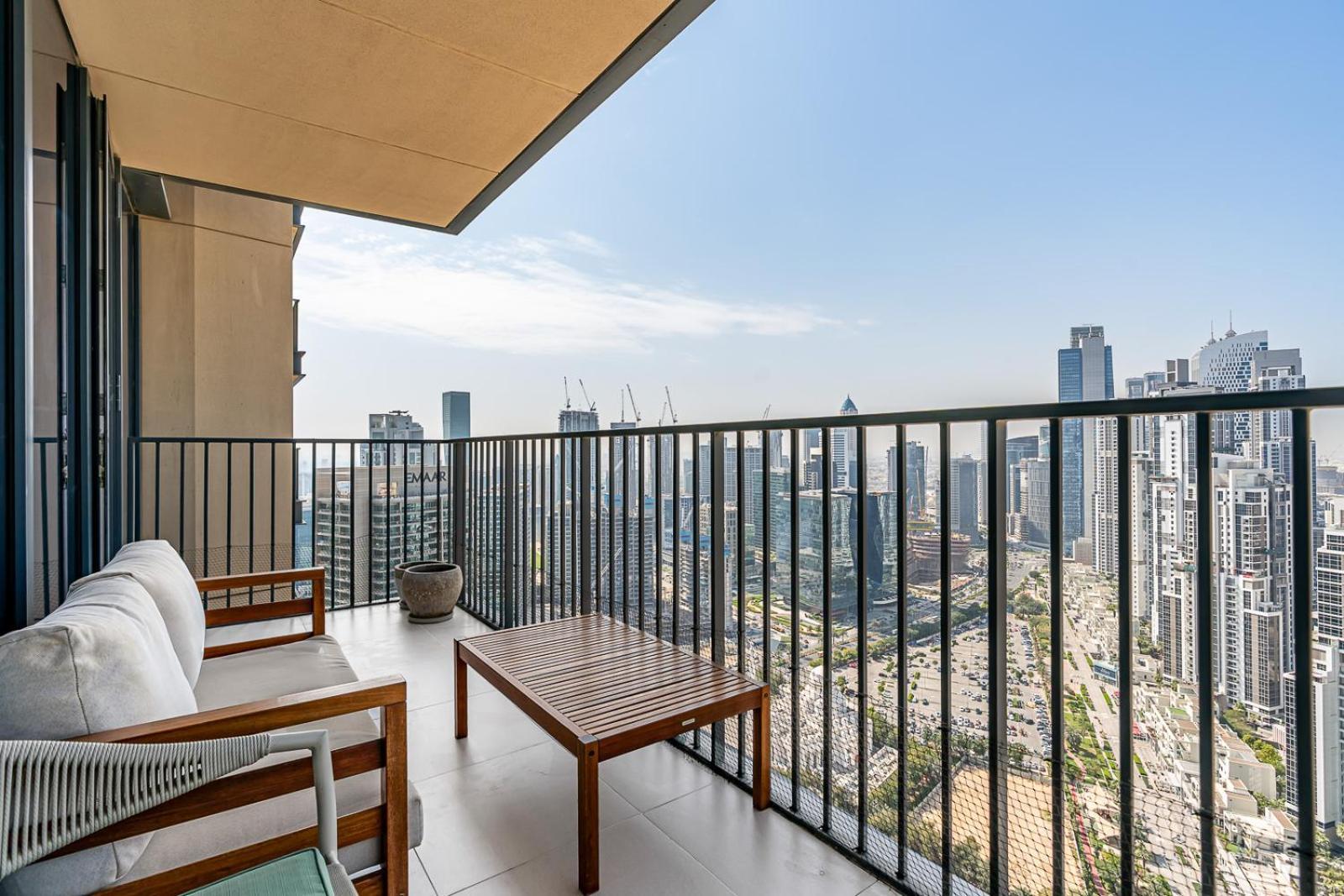 Apartment Stylish 1br With Pool, Gym, Bbq Area & Playground