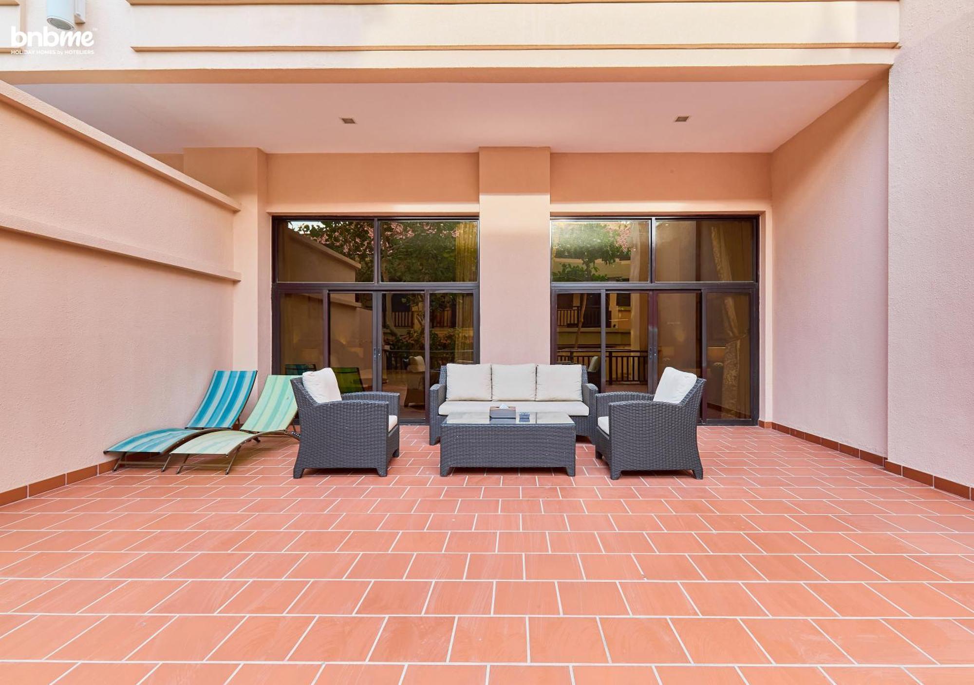 Bnbmehomes Style Living With Access Dubai