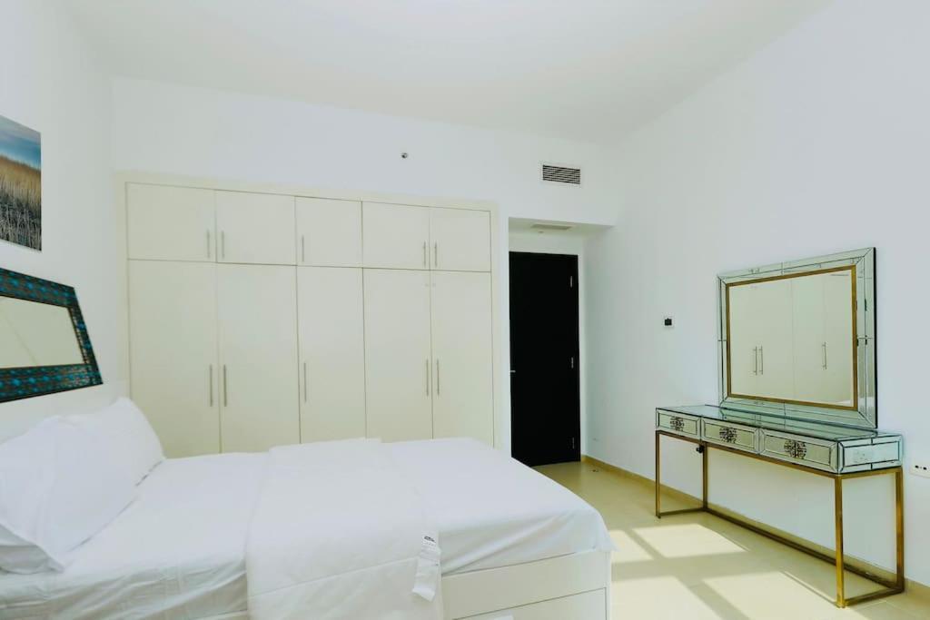 3 Bedroom Luxury Near Jbr Beach Apartment