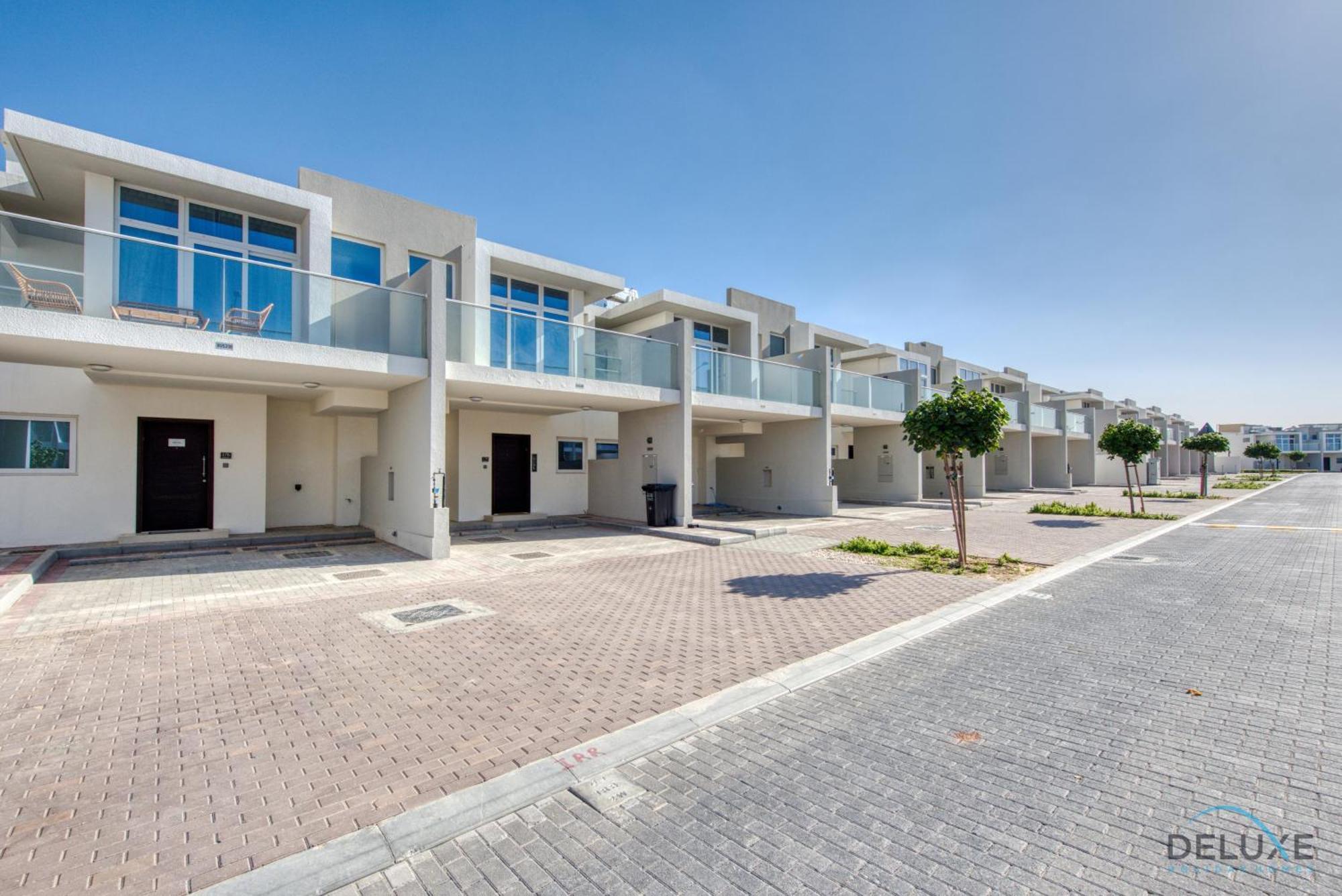 Restful 3br Townhouse At Damac Hills 2 Dubailand By Deluxe Homes