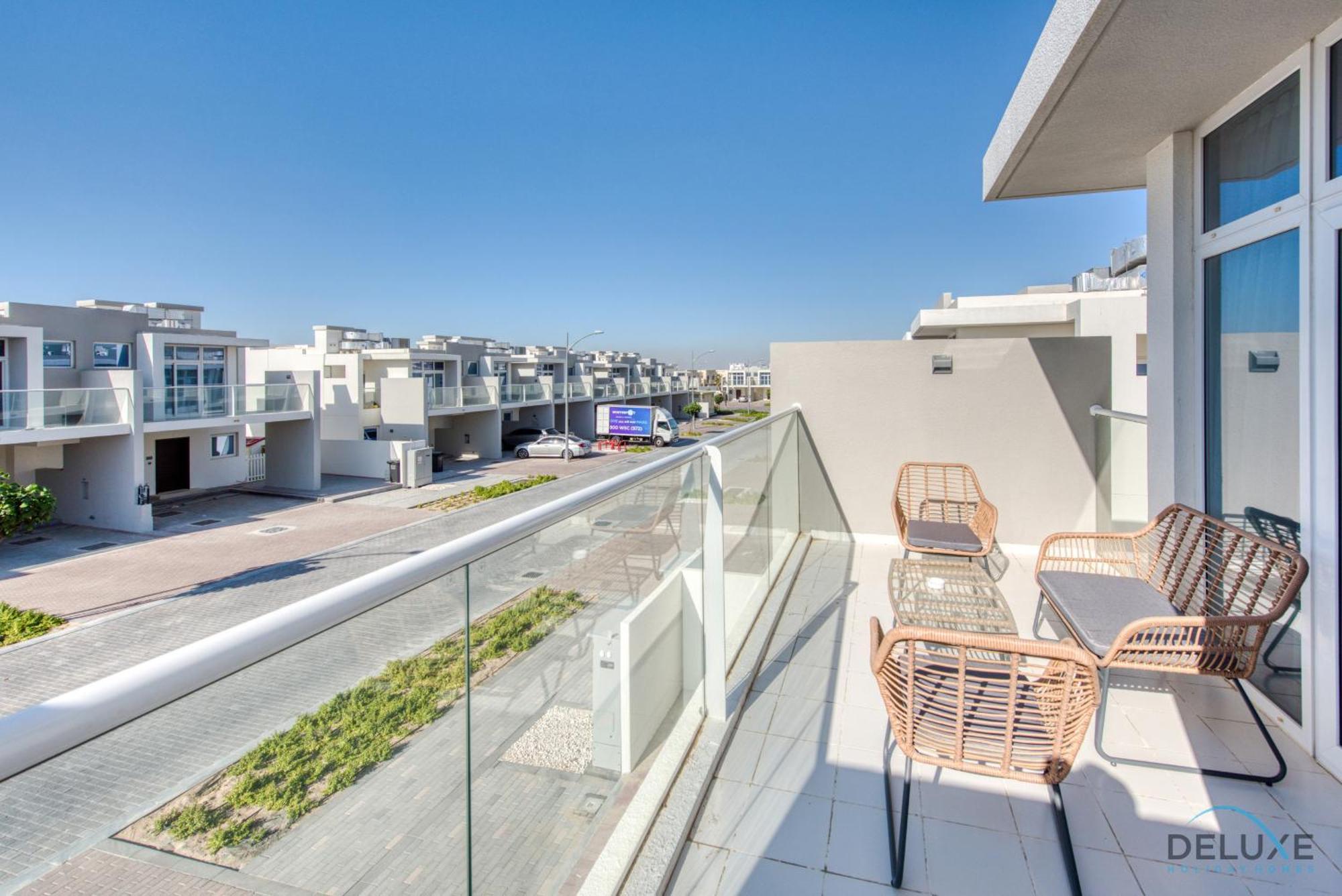 Restful 3br Townhouse At Damac Hills 2 Dubailand By Deluxe Homes