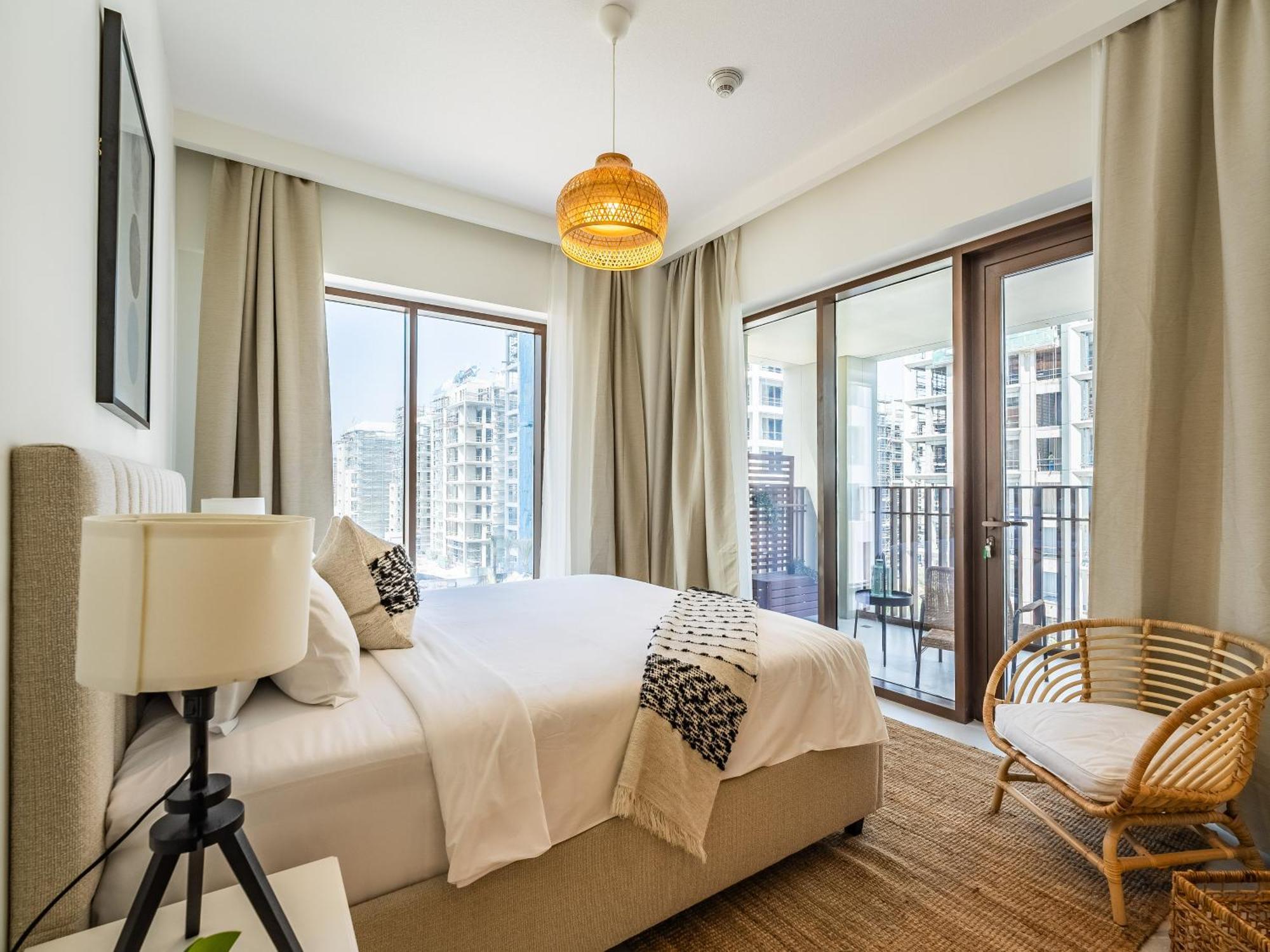 Creek Gem, Stylish With Two Balconies