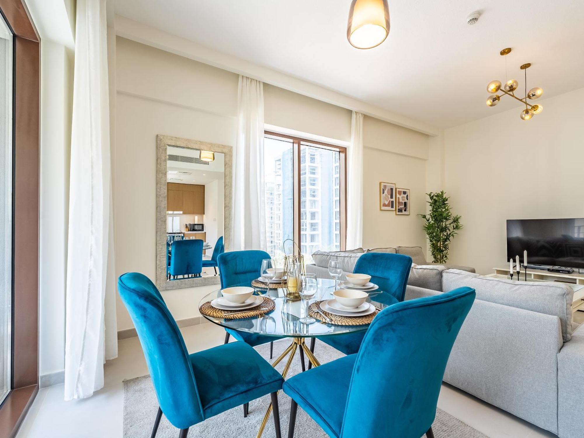 Creek Gem, Stylish With Two Balconies Apartment *