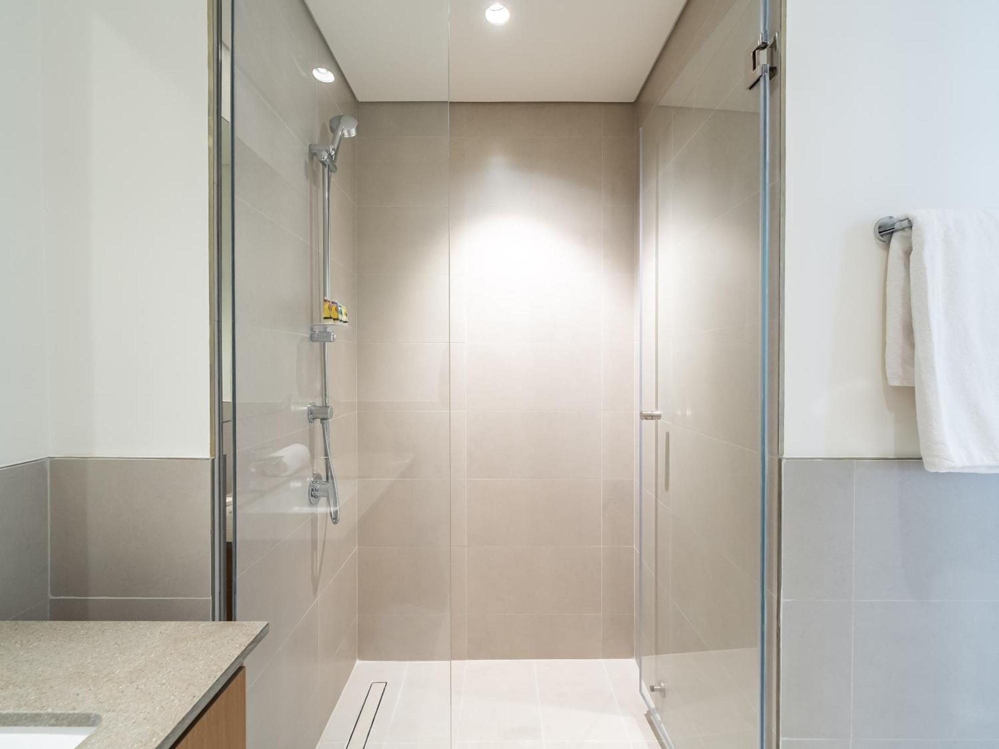 Apartment Creek Gem, Stylish With Two Balconies Dubai