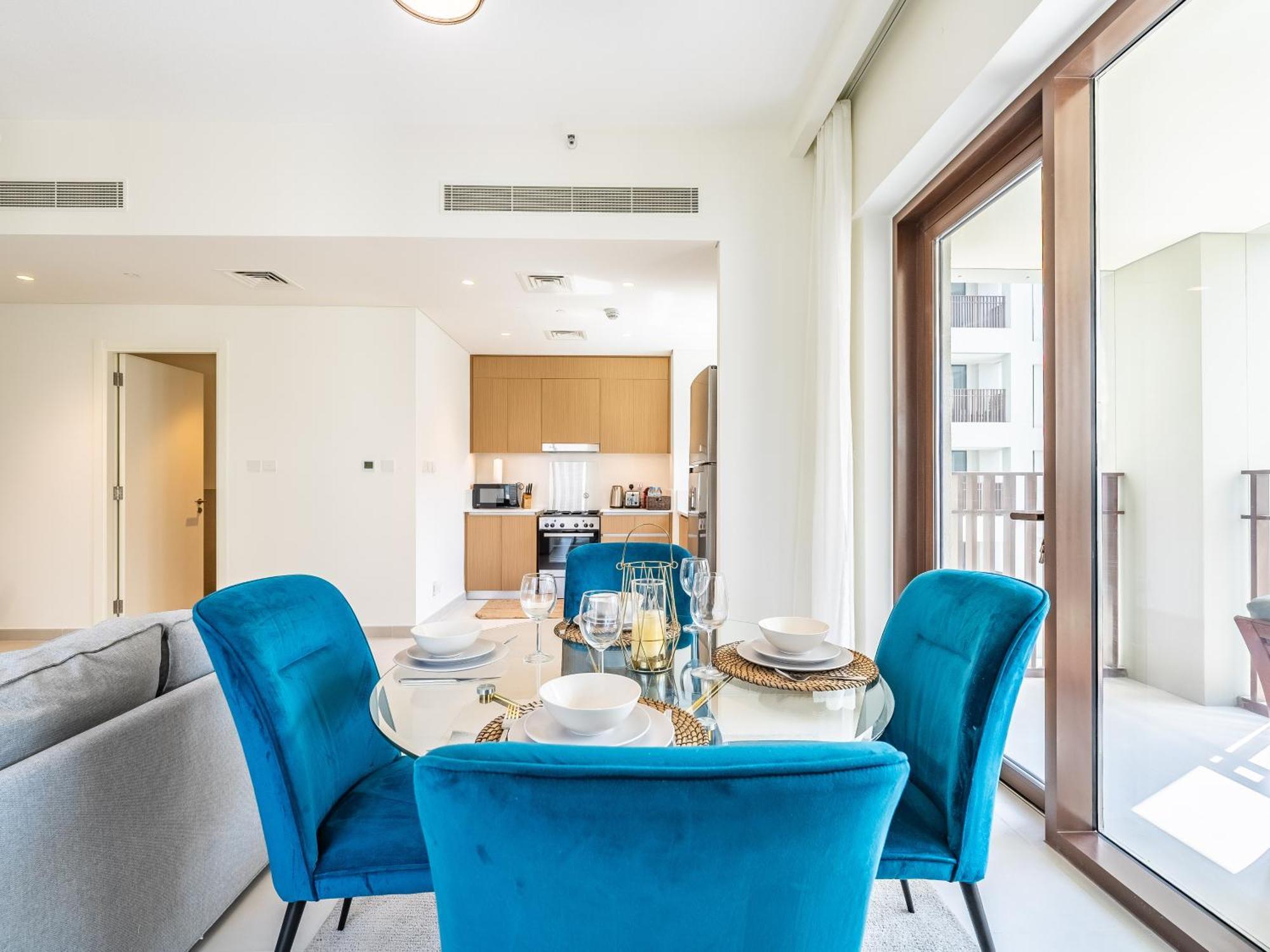 Creek Gem, Stylish With Two Balconies *