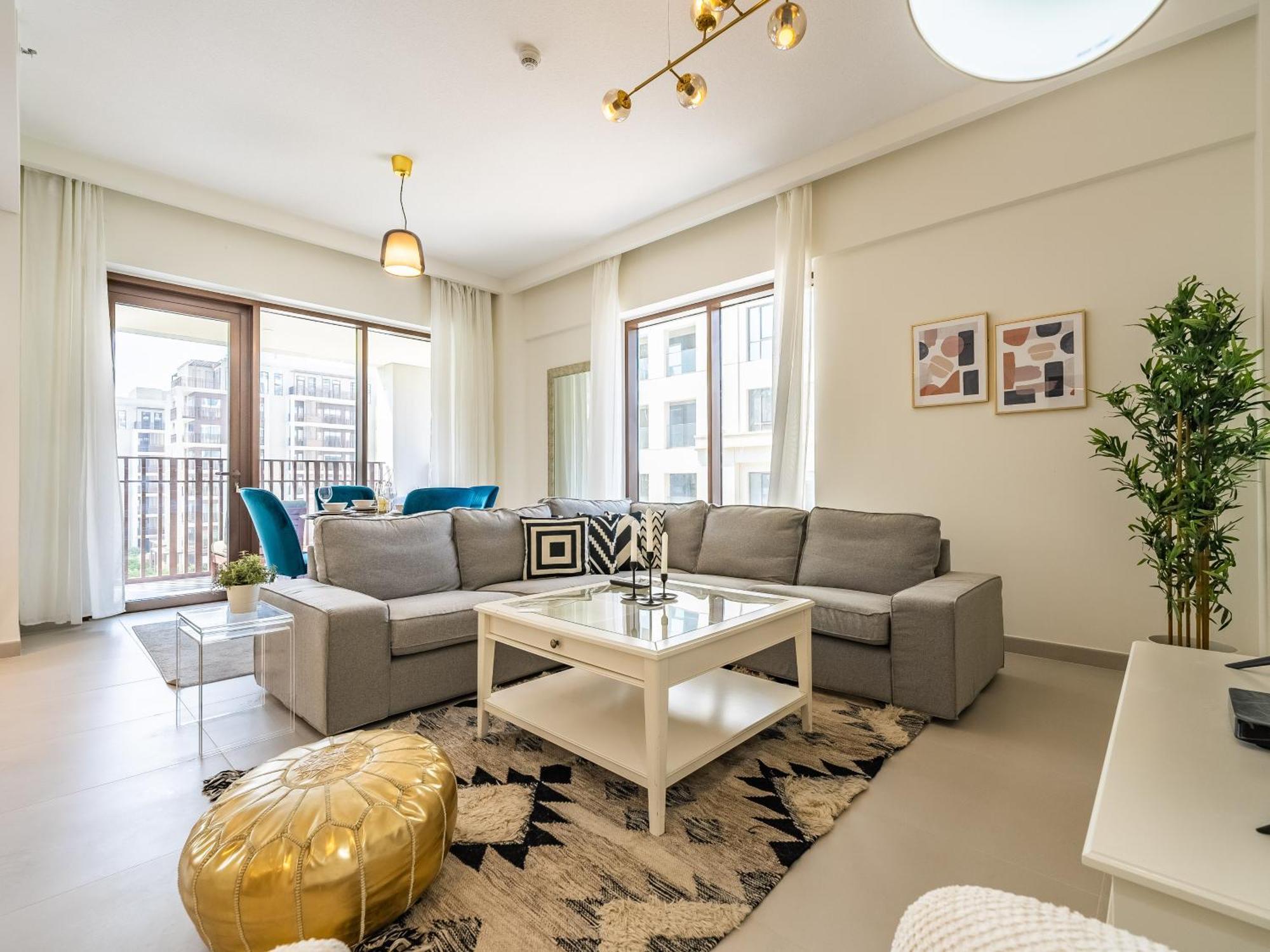 Creek Gem, Stylish With Two Balconies Dubai