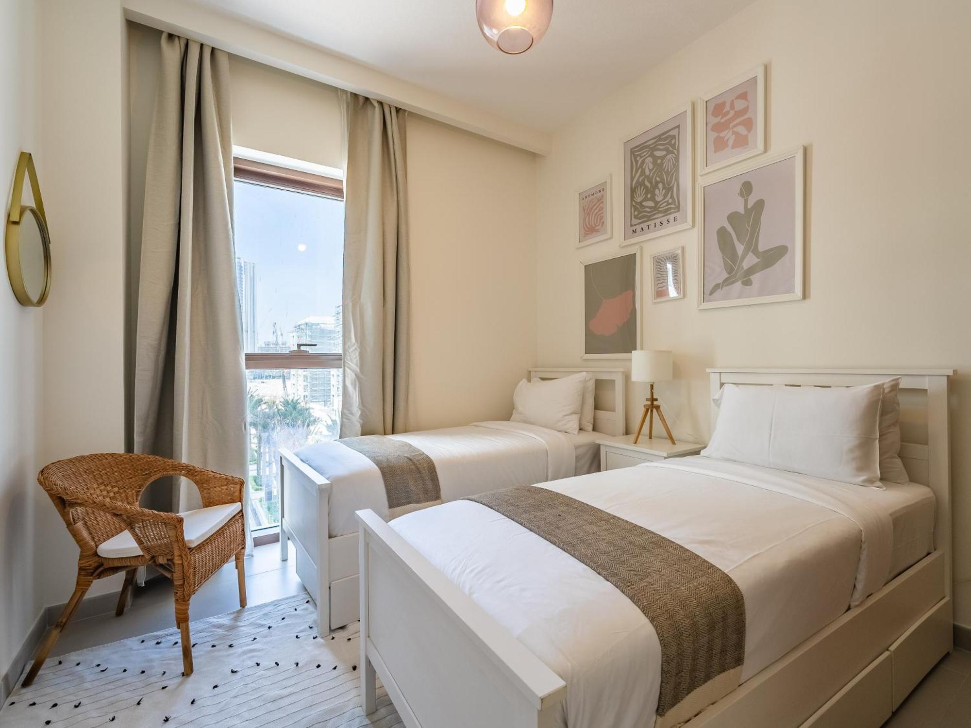 Creek Gem, Stylish With Two Balconies Apartment *