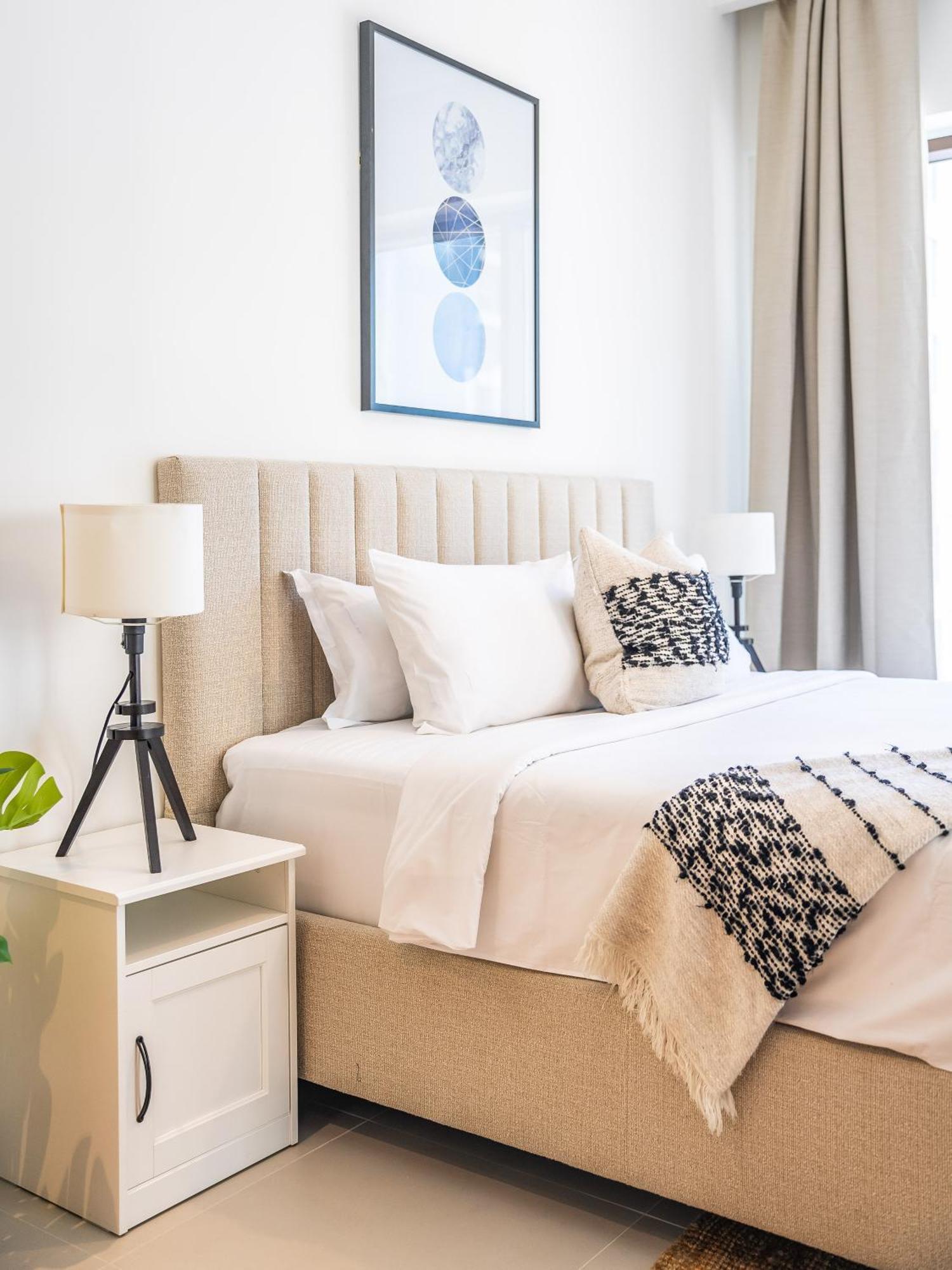 Creek Gem, Stylish With Two Balconies Dubai