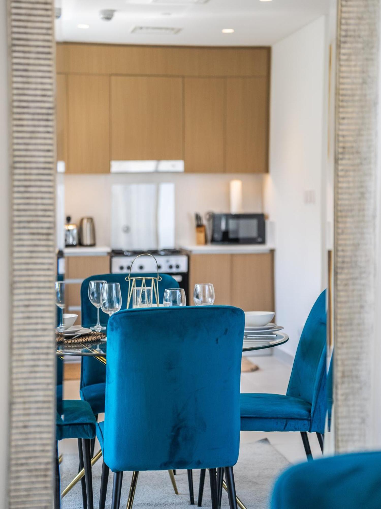 Apartment Creek Gem, Stylish With Two Balconies Dubai