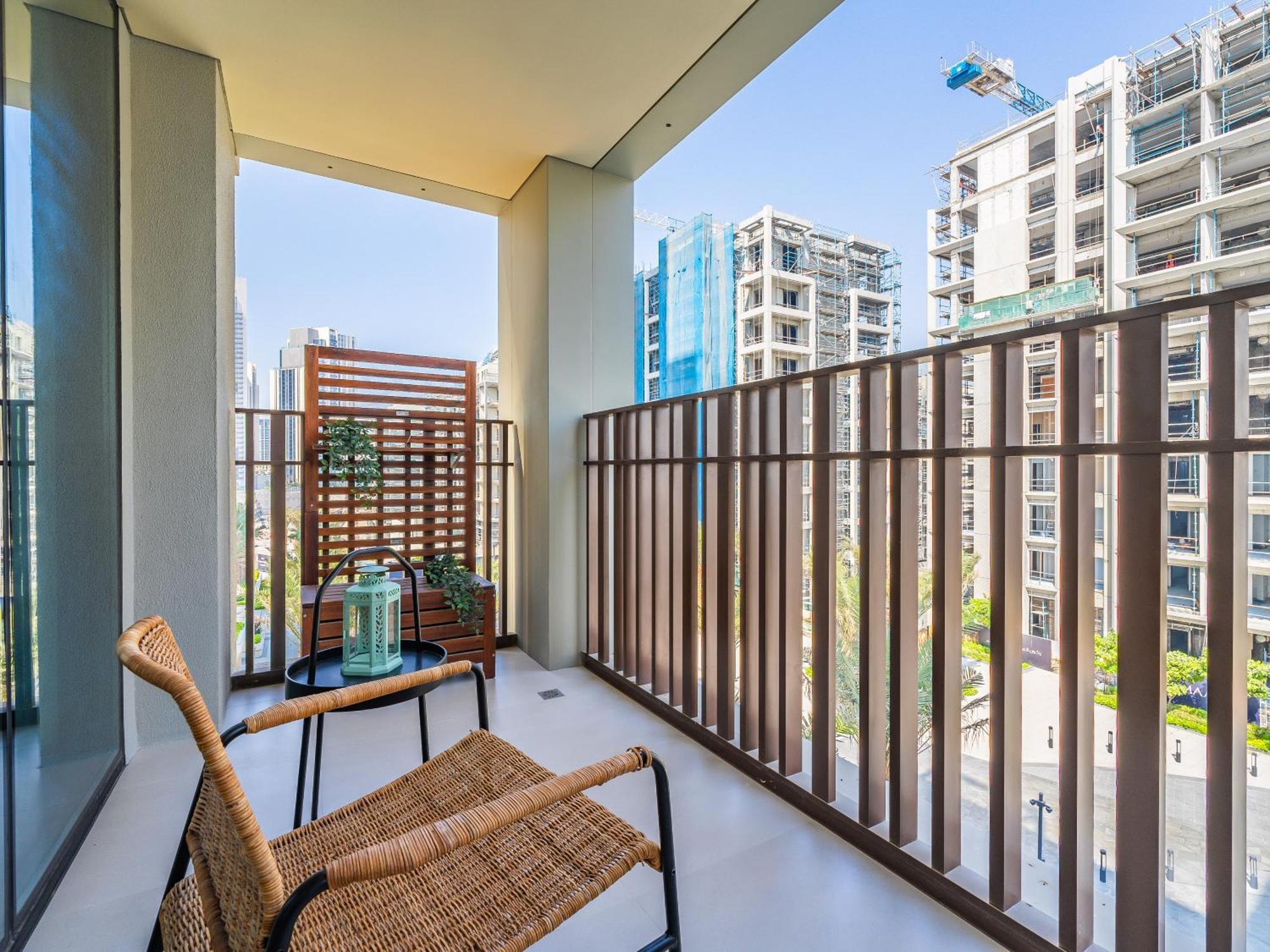Creek Gem, Stylish With Two Balconies Dubai