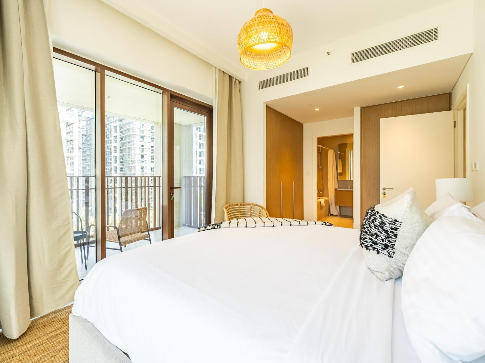 Creek Gem, Stylish With Two Balconies * Dubai