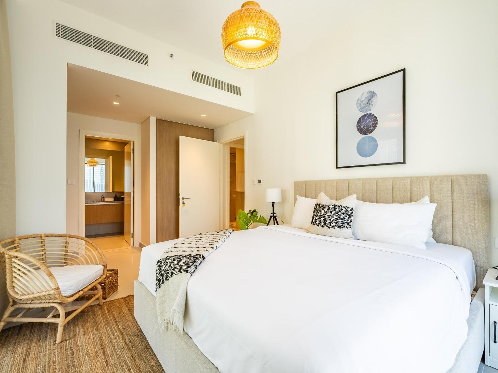 Apartment Creek Gem, Stylish With Two Balconies Dubai