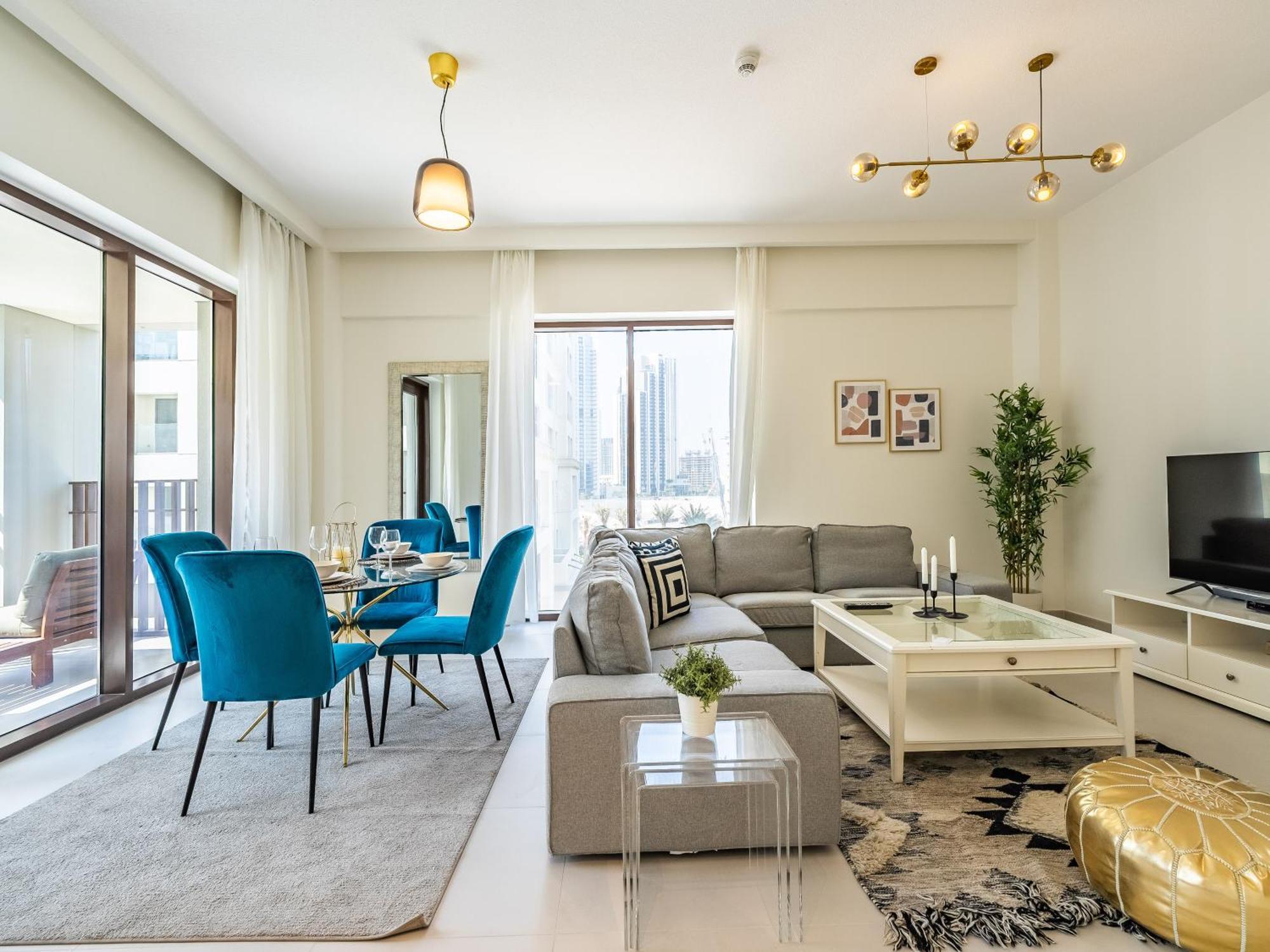 Creek Gem, Stylish With Two Balconies Apartment *