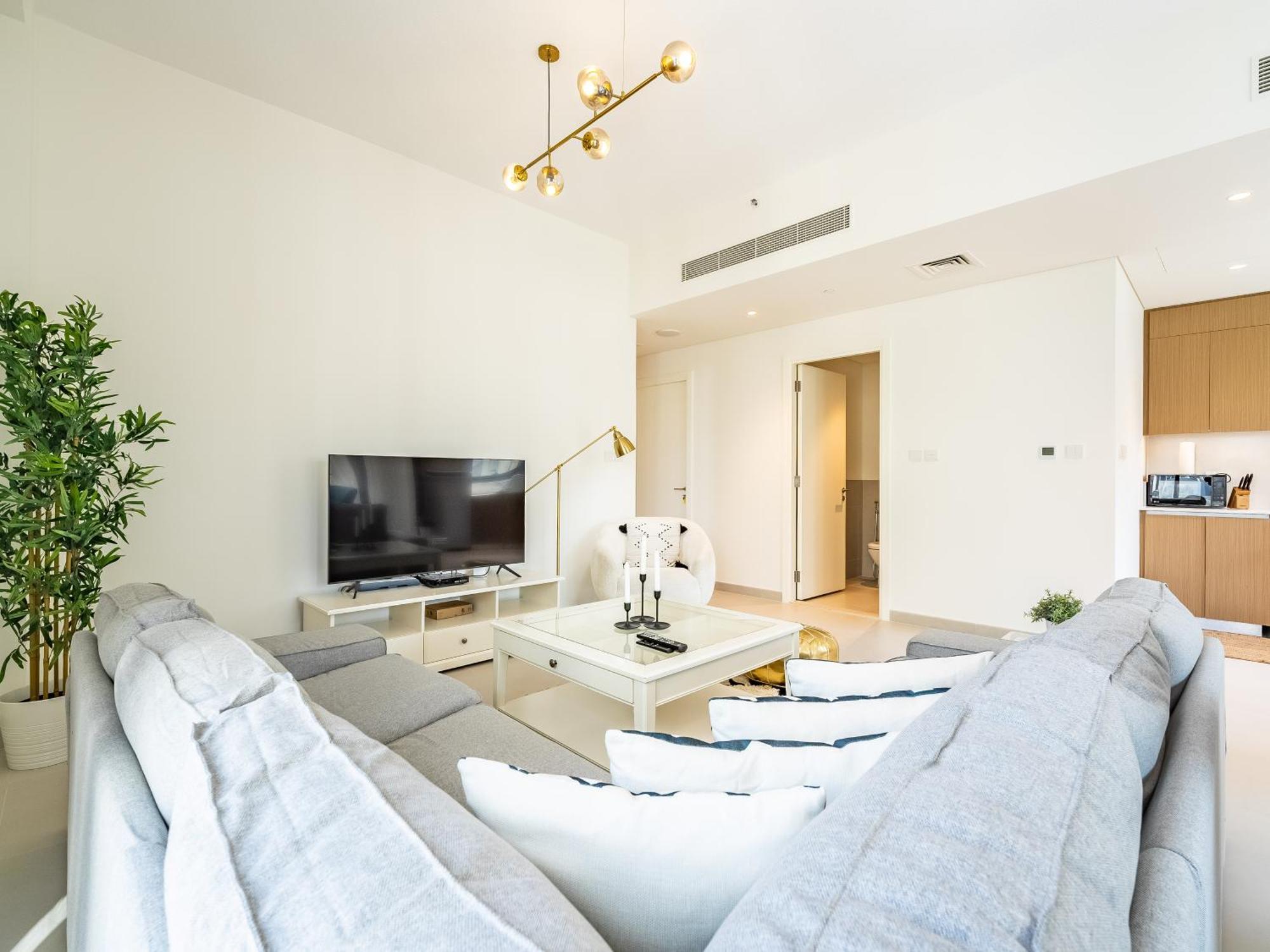 Apartment Creek Gem, Stylish With Two Balconies Dubai