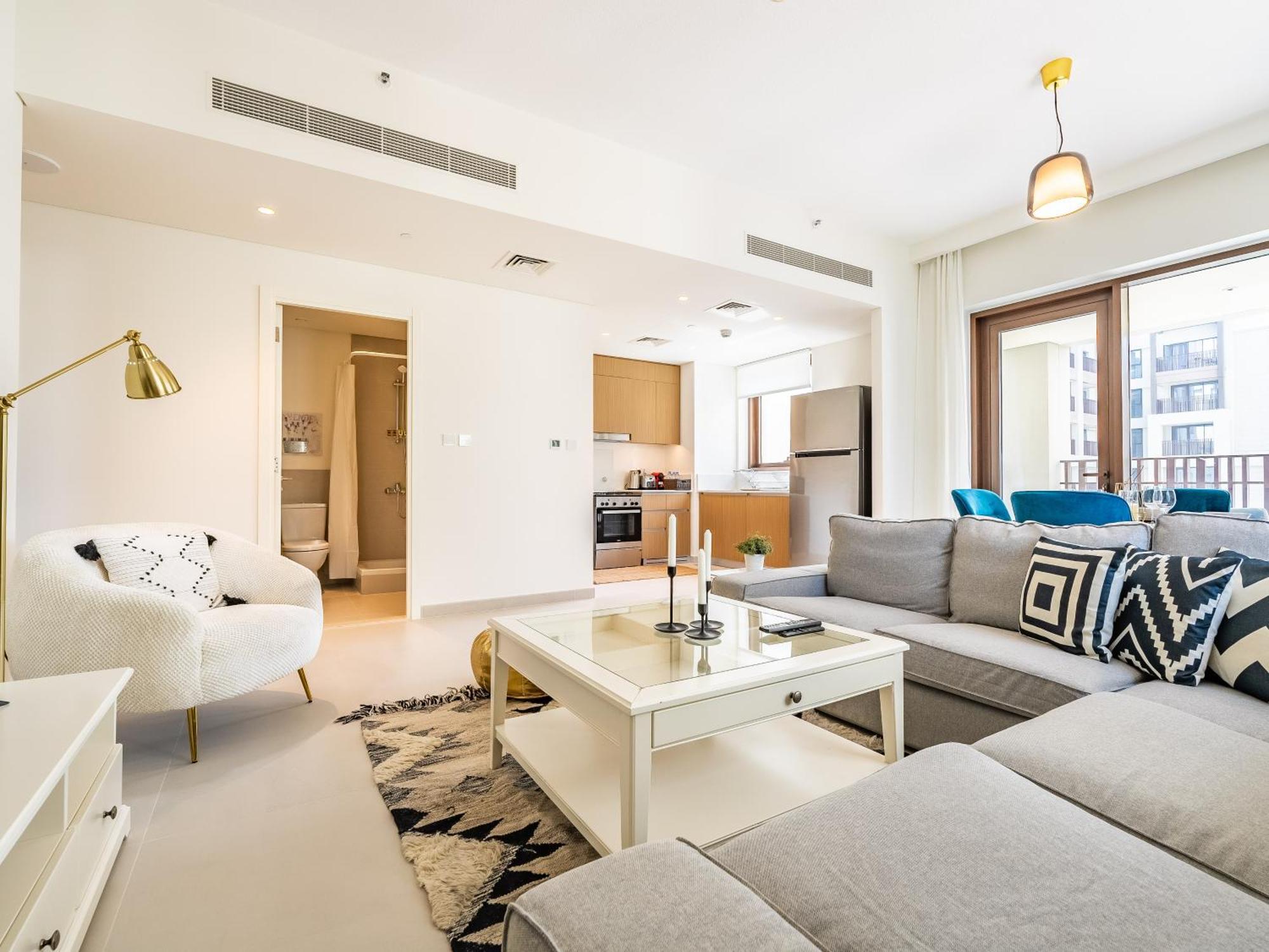 Creek Gem, Stylish With Two Balconies Dubai