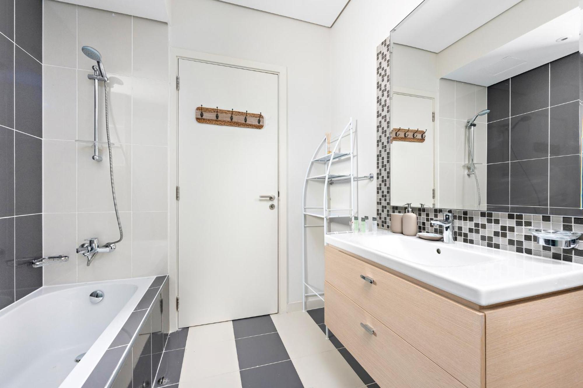 Stonetree - The Modern Family Friendly Villa *