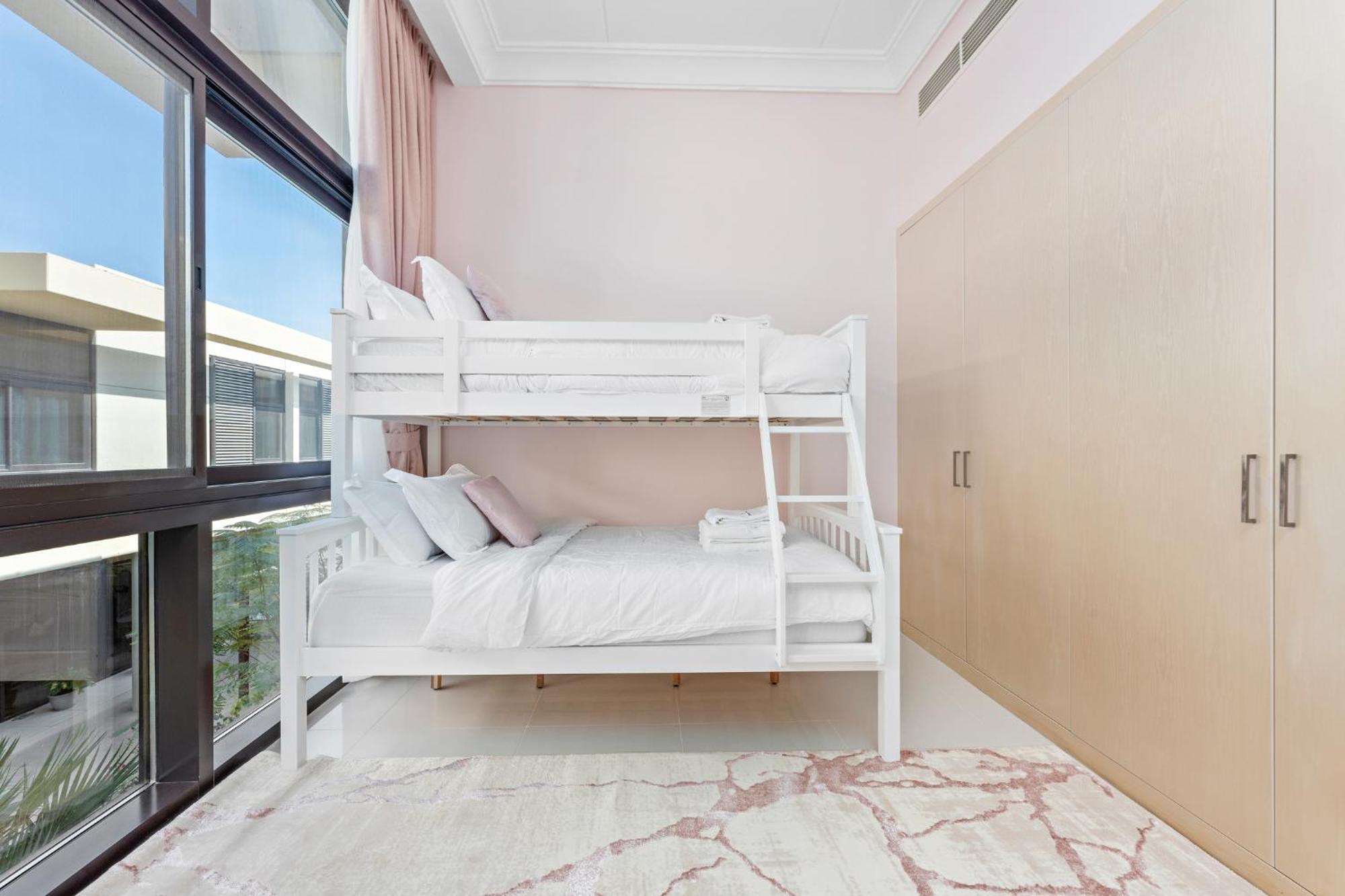 Stonetree - The Modern Family Friendly Villa Dubai