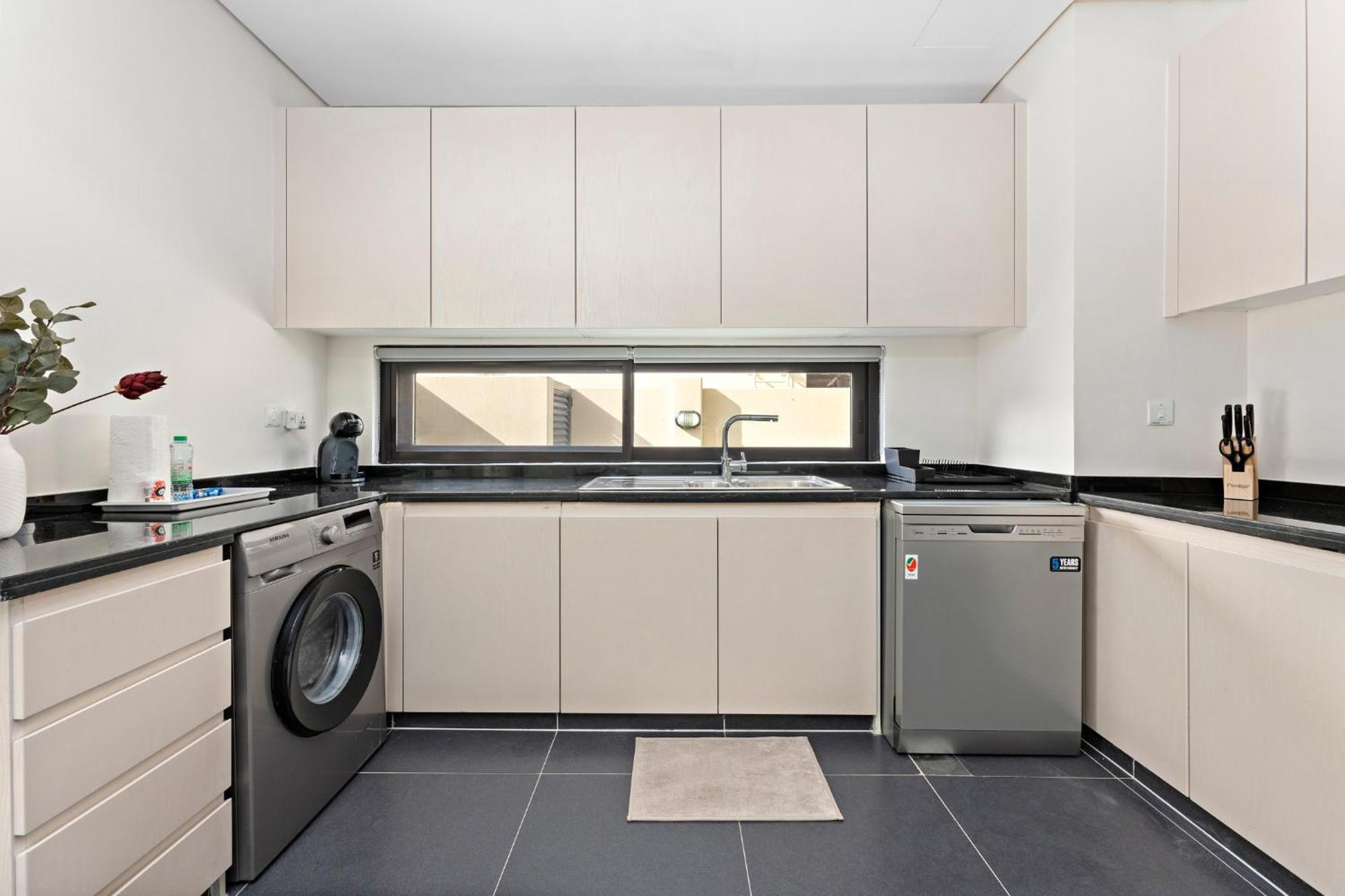 Stonetree - The Modern Family Friendly * Dubai