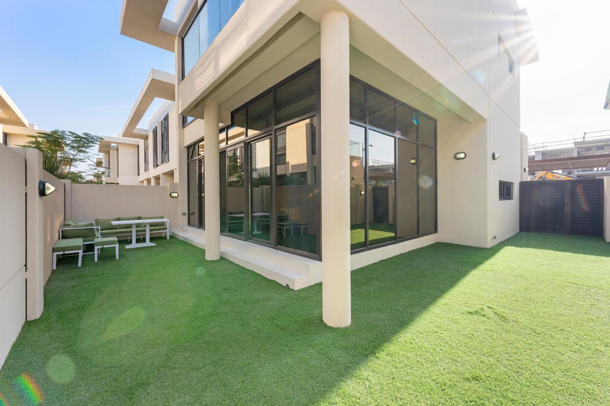 Stonetree - The Modern Family Friendly Villa Dubai