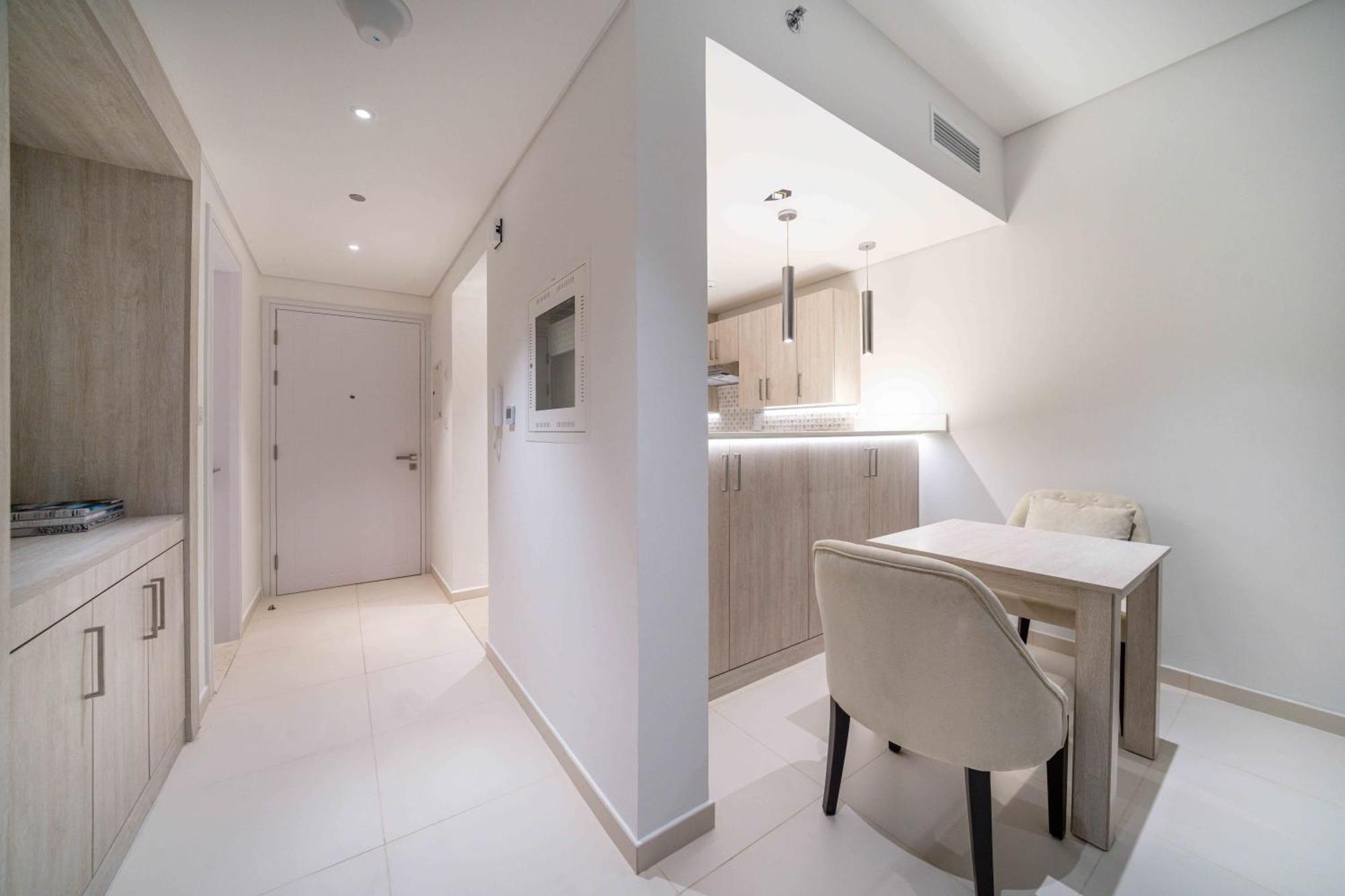Elegant Palm 1 Bed With Rooftop Infinity Pool *