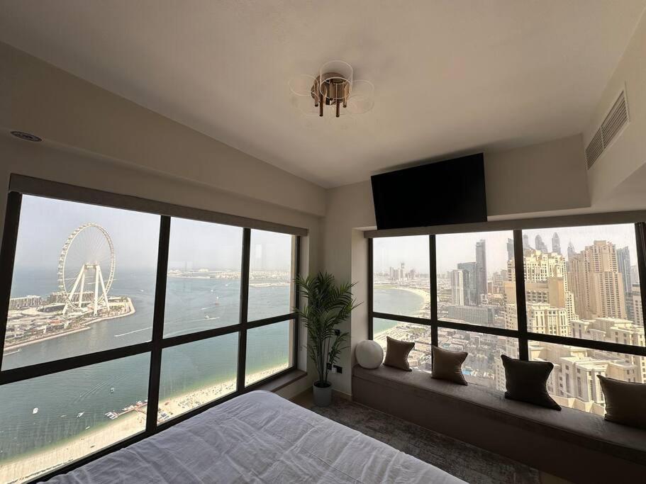 Amazing Views Eye & Palm Dubai