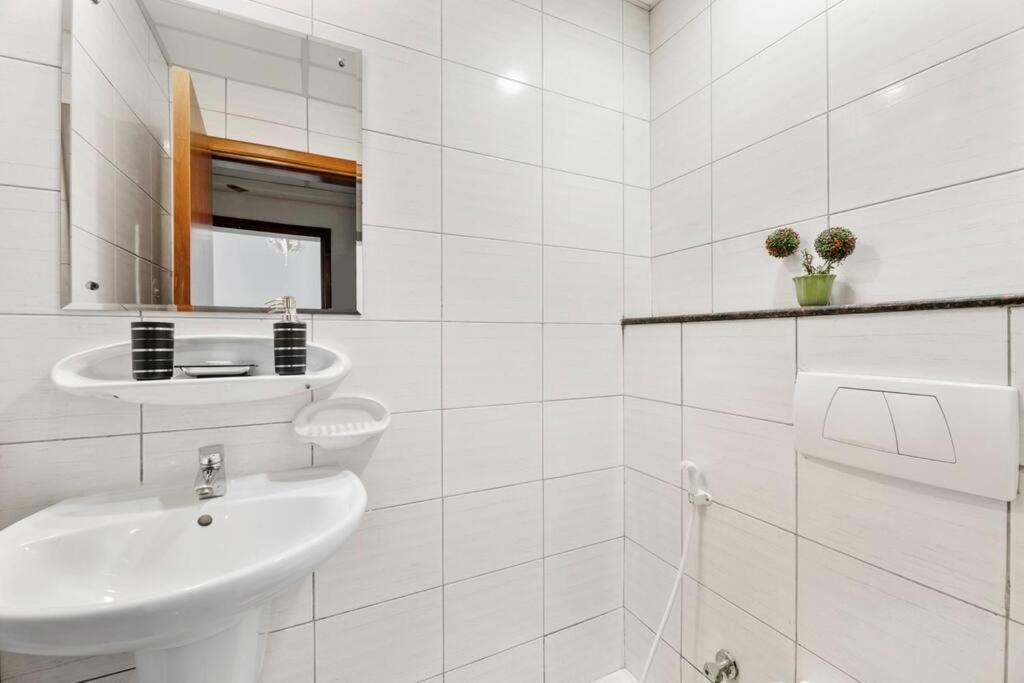 Stonetree - Marina Pinnacle 1 Bedroom - Partial Marina View *