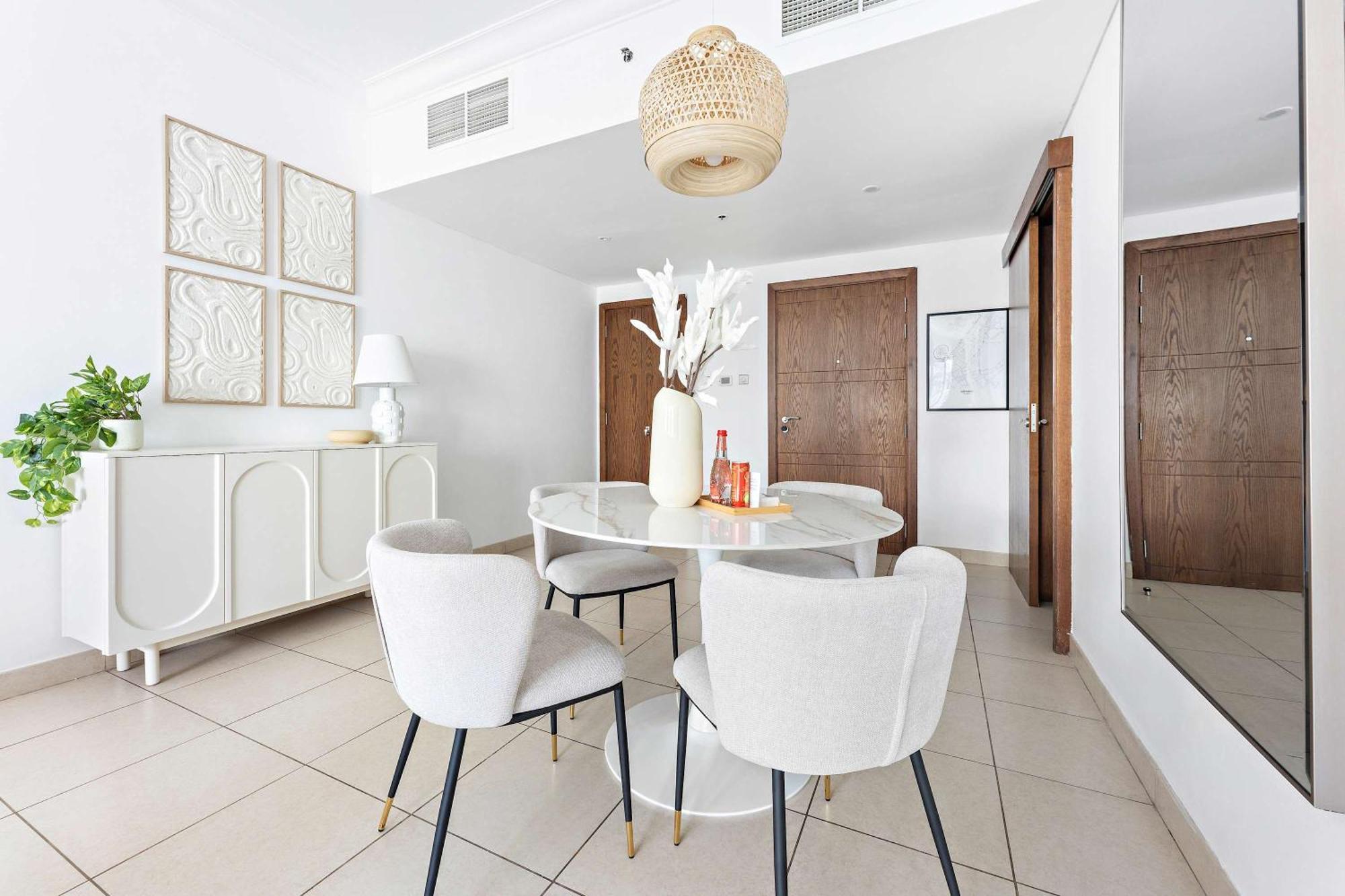 Silkhaus Modern 1br With Balcony In Emaar Tower Apartment *