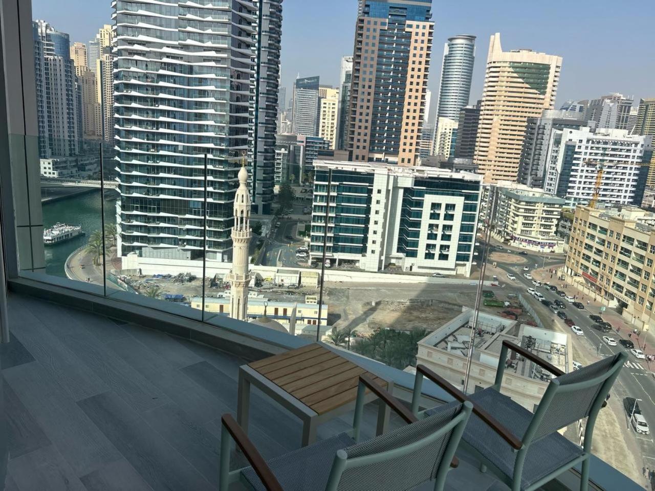 Apartment Marina Walk Gem Modern With Pool & Gym Access, Steps To & Metro *