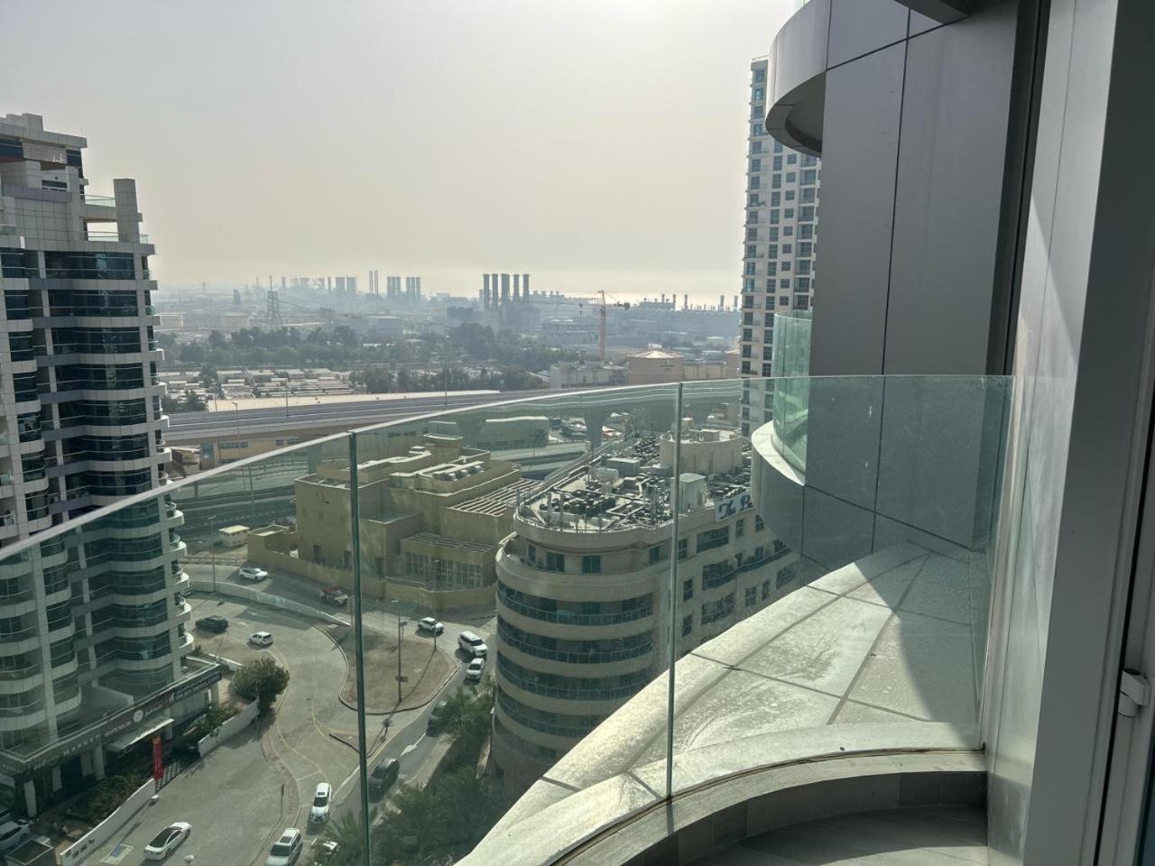 Marina Walk Gem Modern With Pool & Gym Access, Steps To & Metro Apartment *