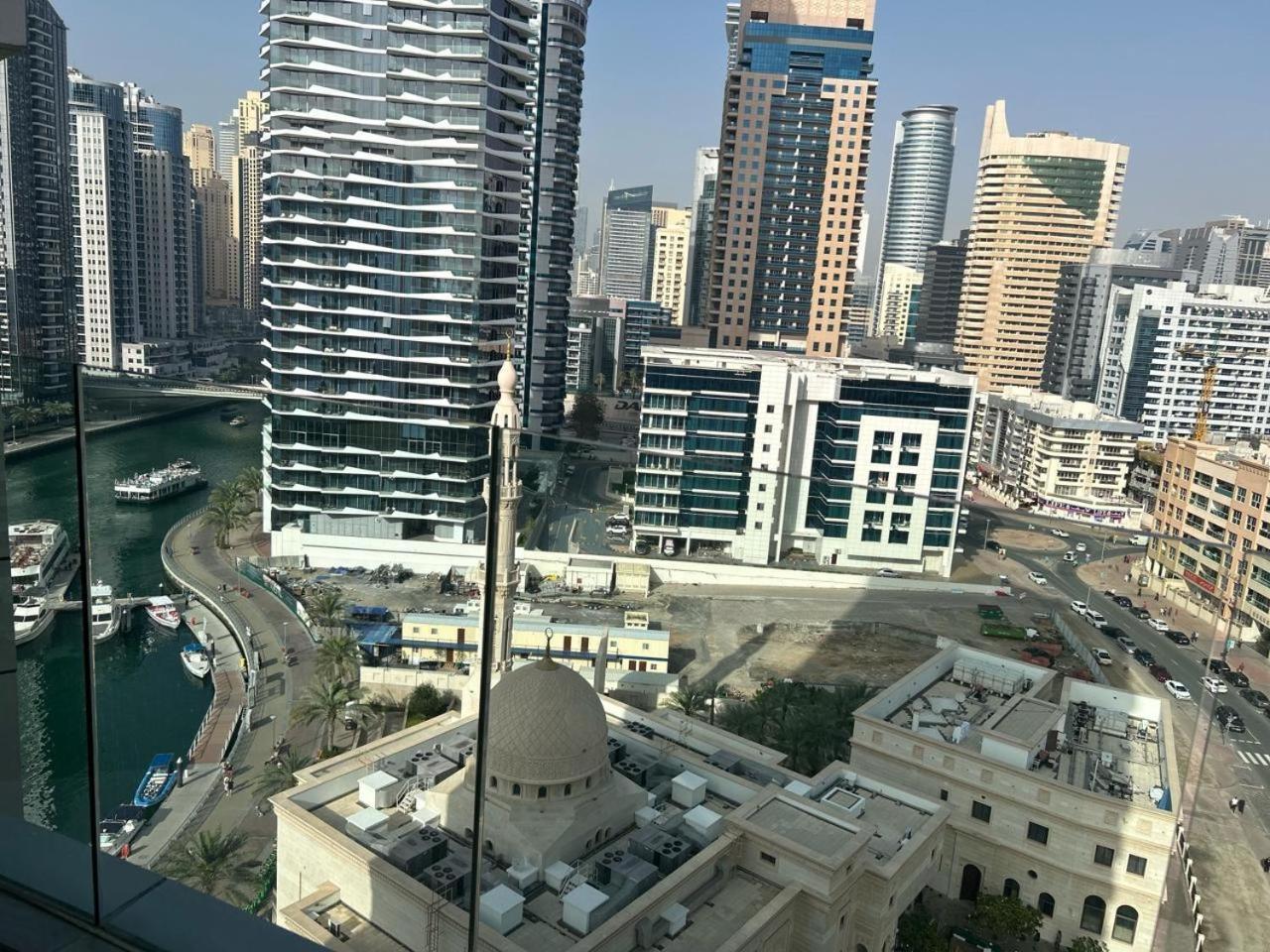 Marina Walk Gem Modern With Pool & Gym Access, Steps To & Metro *