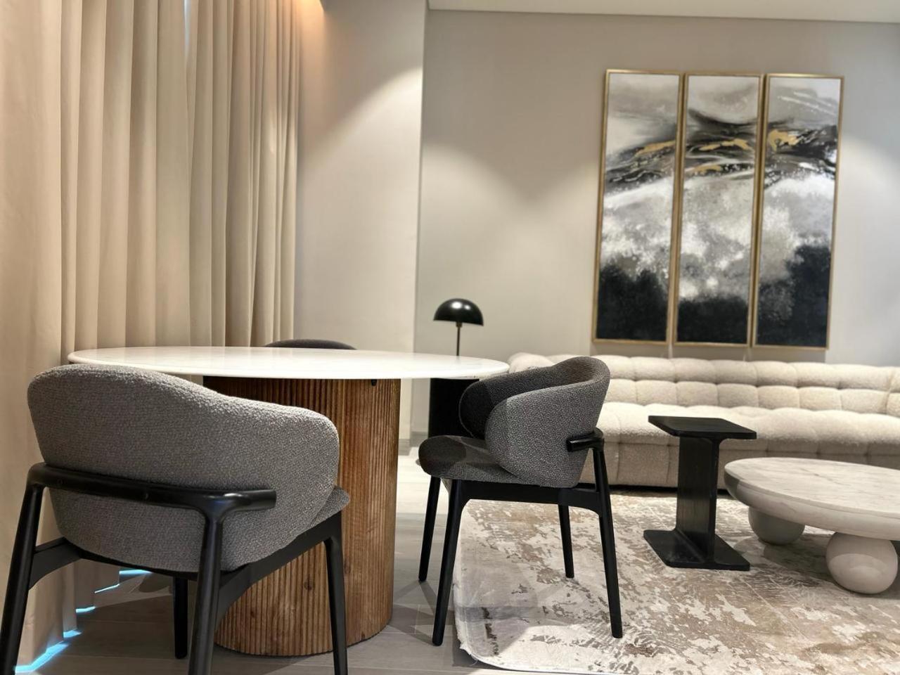 Apartment Marina Walk Gem Modern With Pool & Gym Access, Steps To & Metro