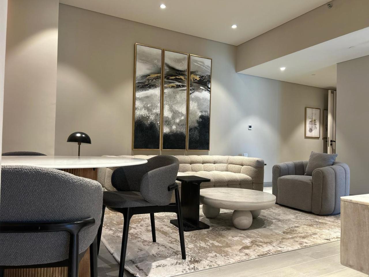Marina Walk Gem Modern With Pool & Gym Access, Steps To & Metro