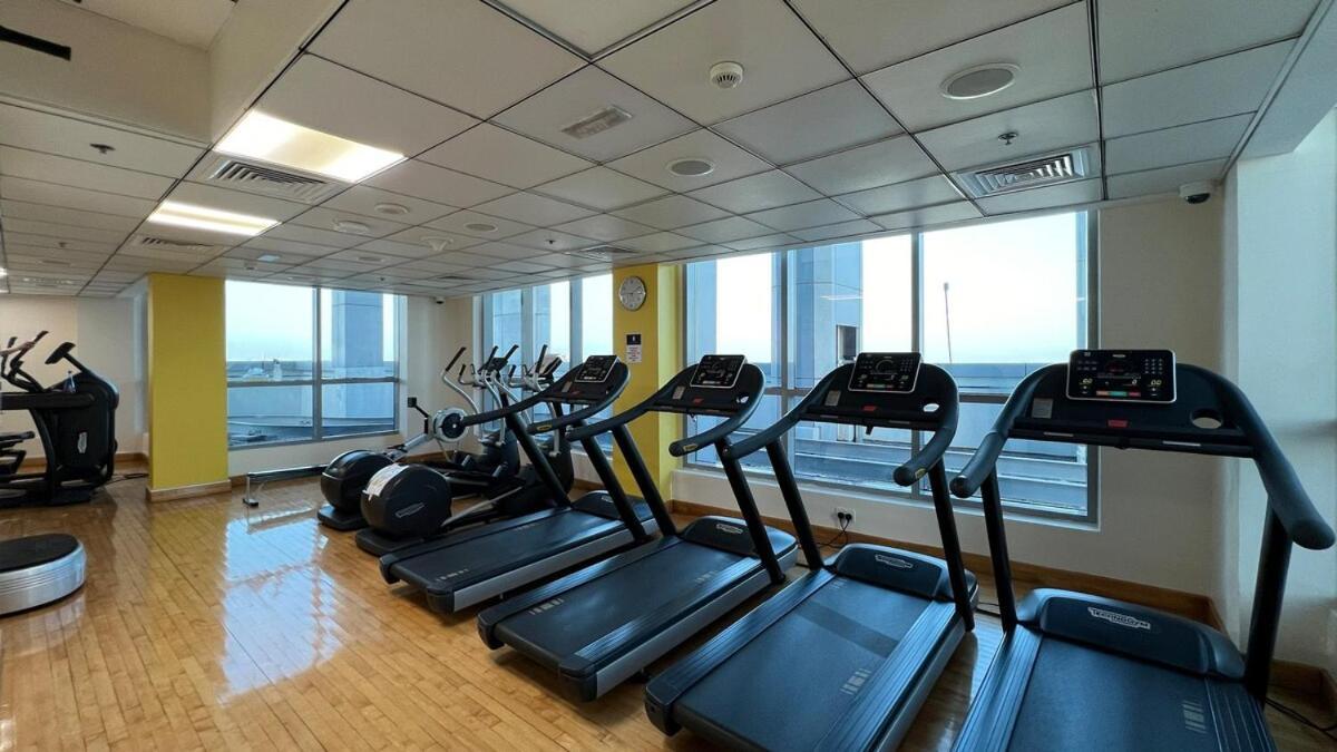 Apartment Waterfront Marina Views Sleeps 4 Near & Mall *