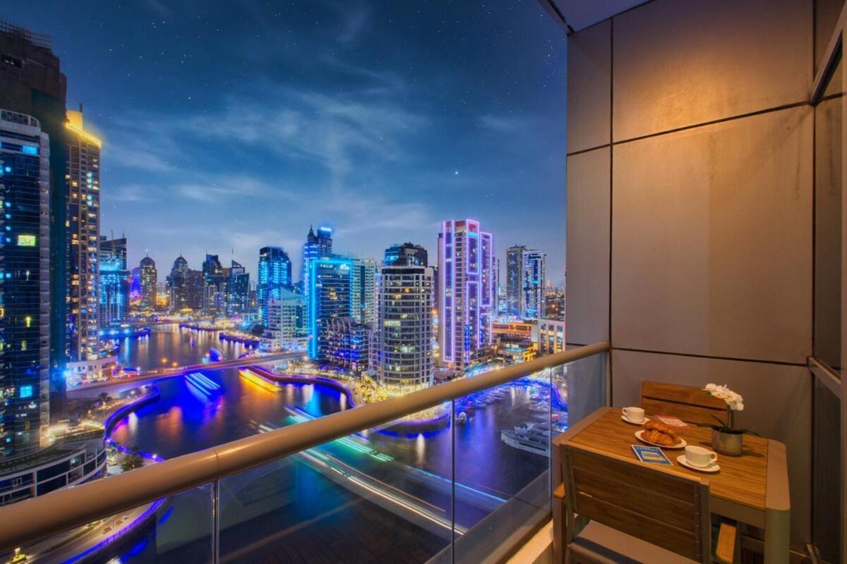 Waterfront Marina Views Sleeps 4 Near & Mall * Dubai