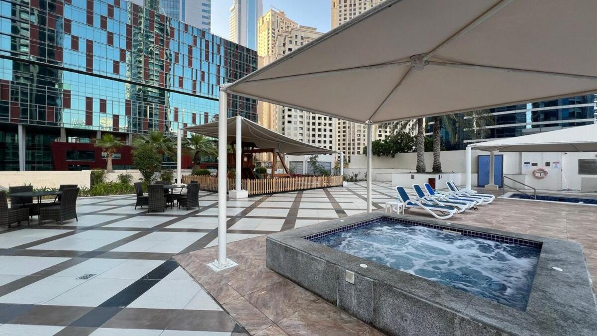 Waterfront Marina Views Sleeps 4 Near & Mall *