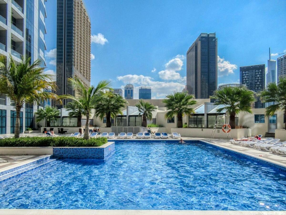 Apartment Waterfront Marina Views Sleeps 4 Near & Mall