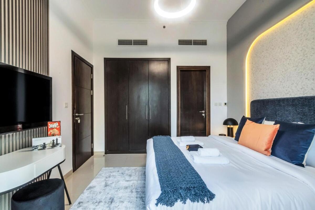Waterfront Marina Views Sleeps 4 Near & Mall Apartment Dubai