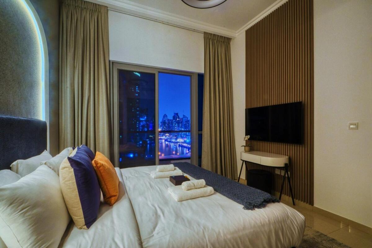 Waterfront Marina Views Sleeps 4 Near & Mall * Dubai