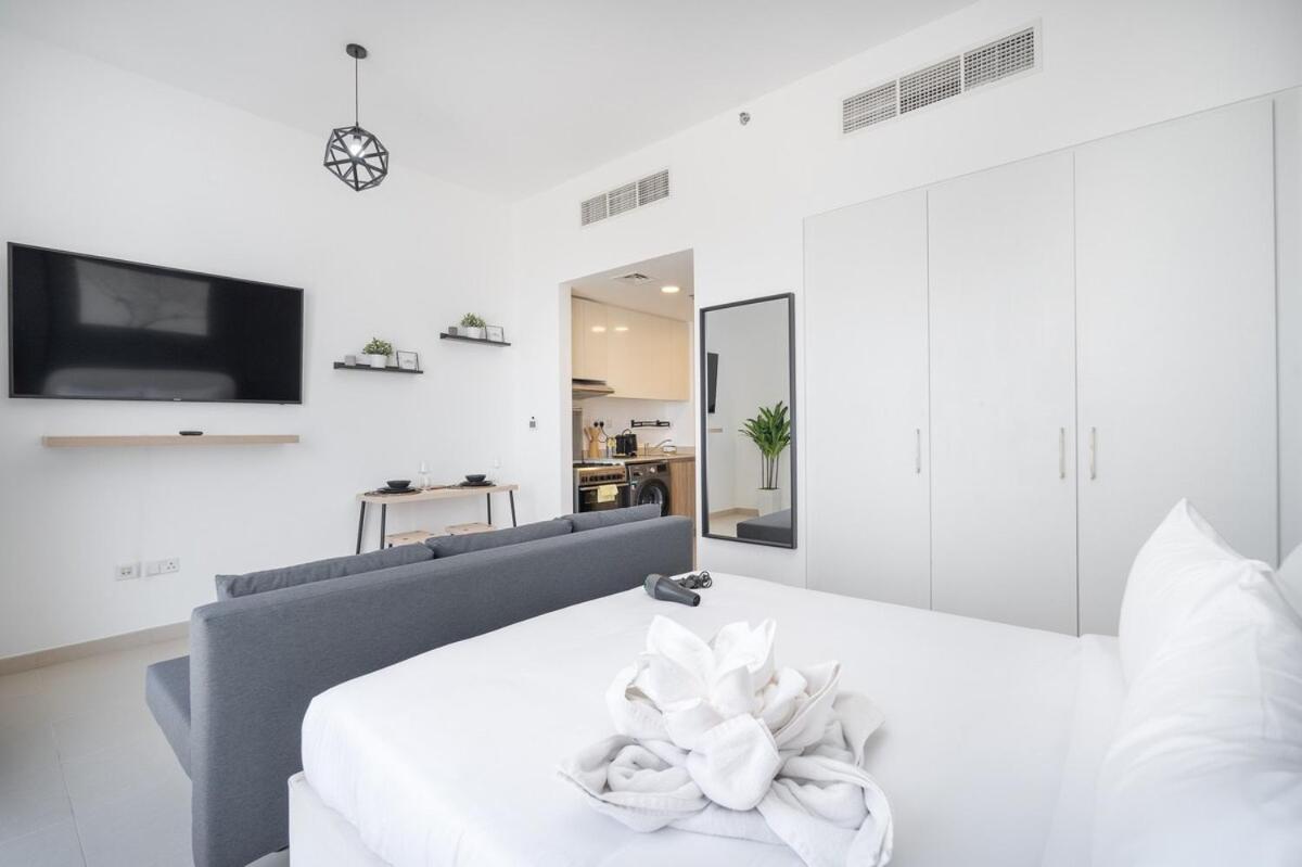 Minimalist Studio Perfect For 4 In Town Square! Dubai