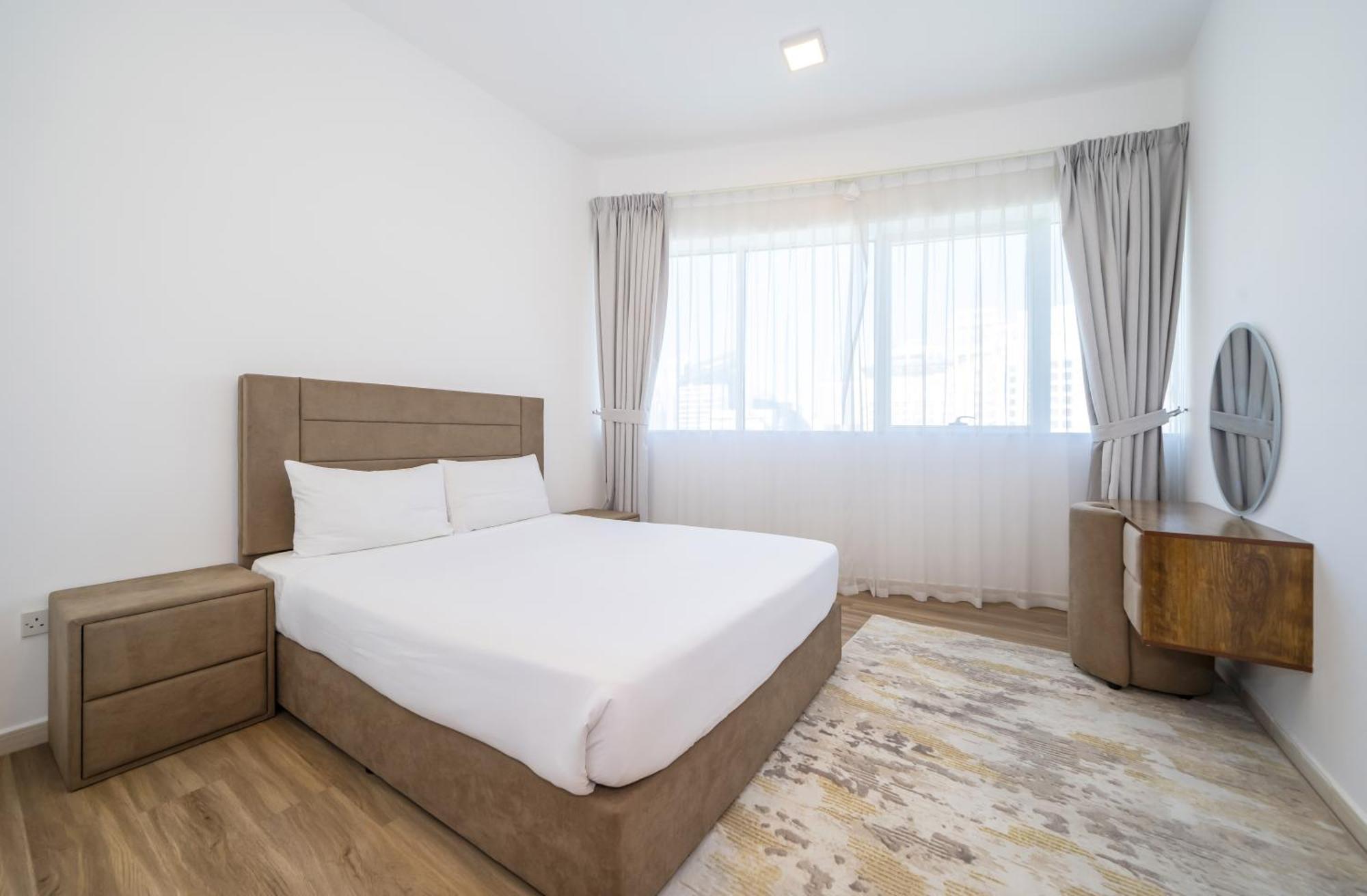 Spacious 4-br In Horizon Tower, Marina