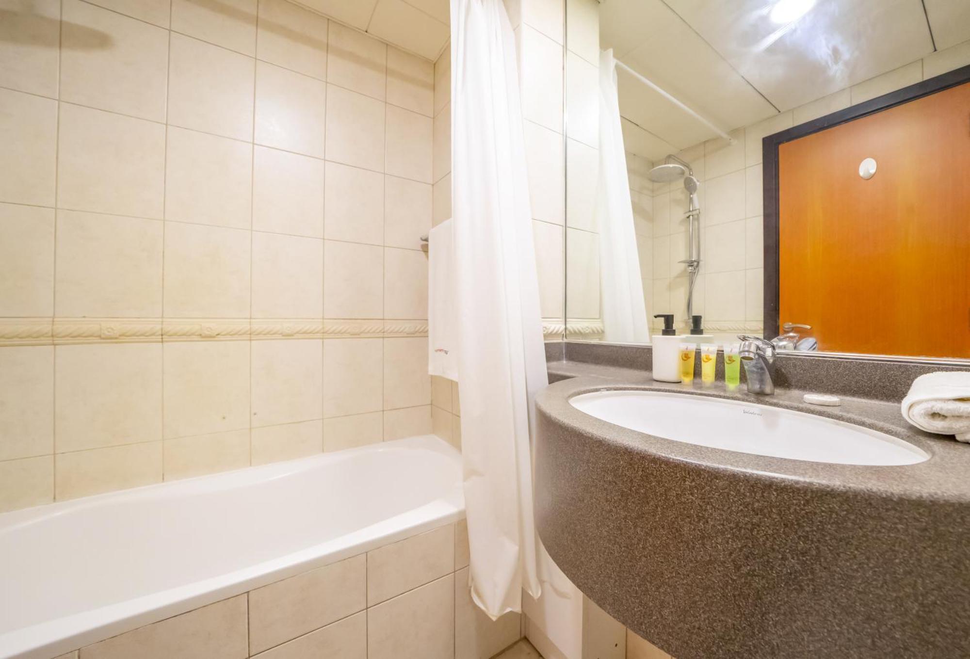 Spacious 4-br In Horizon Tower, Marina Dubai